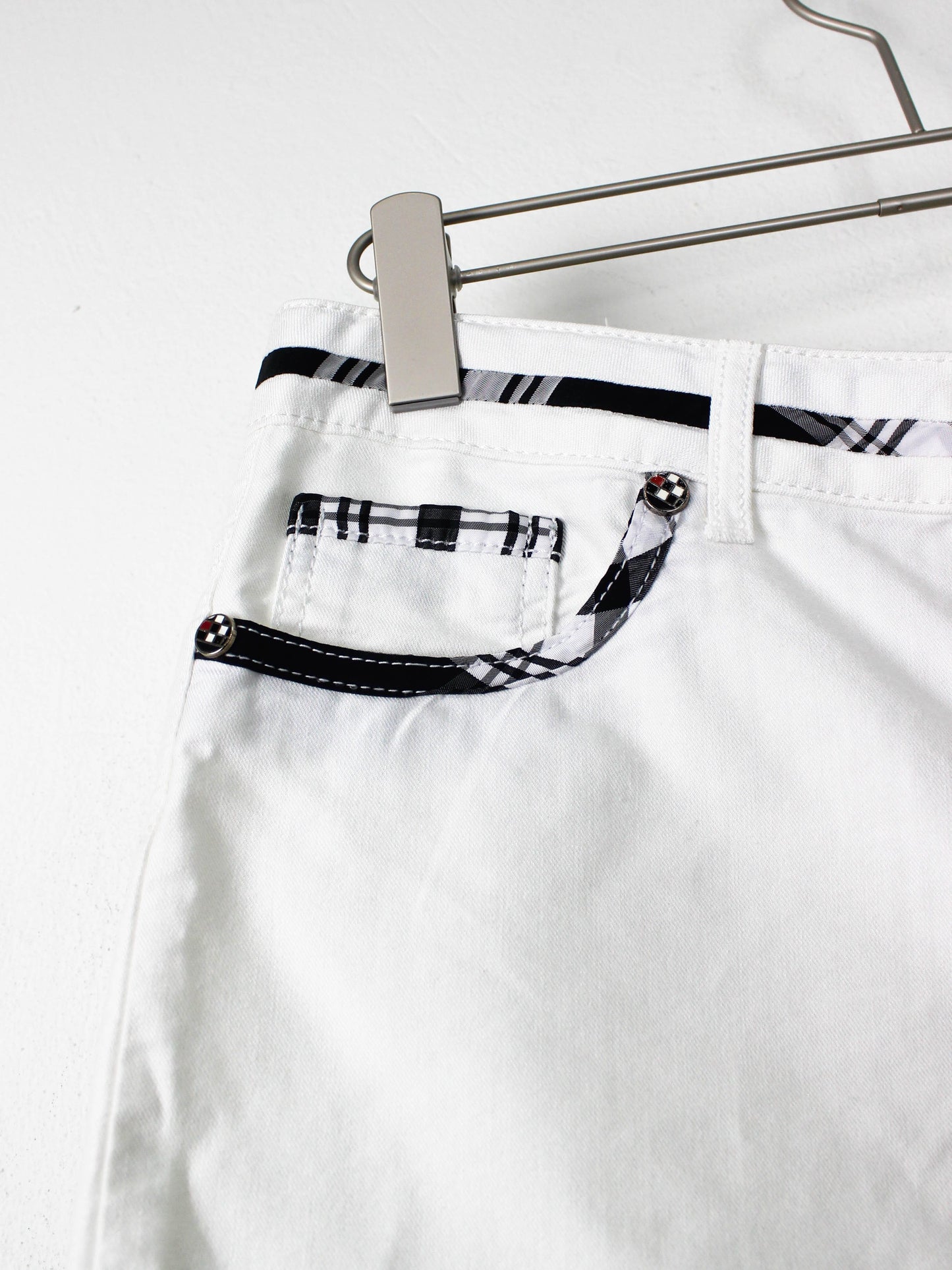 Біла мініспідниця Burberry