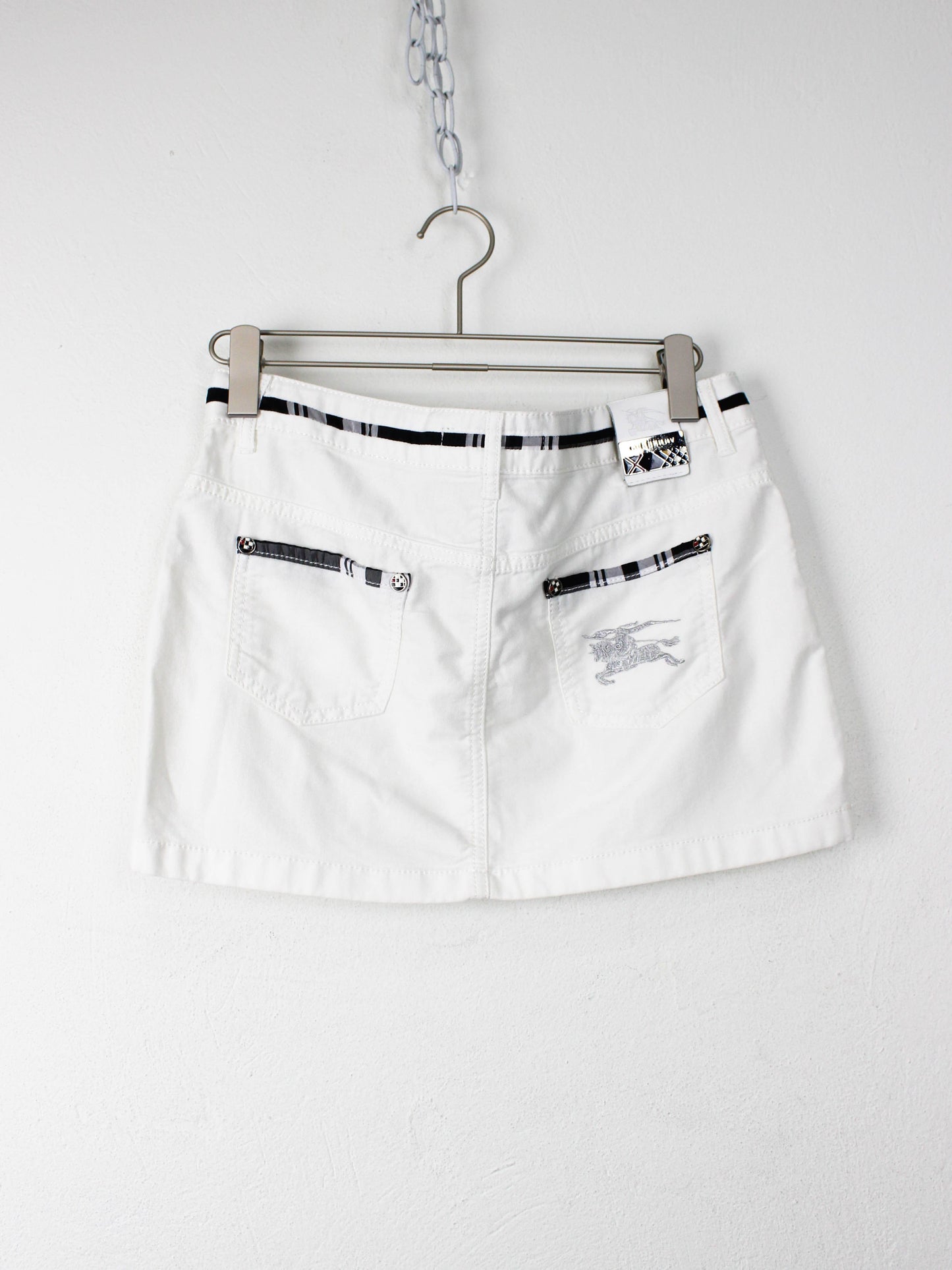 Біла мініспідниця Burberry