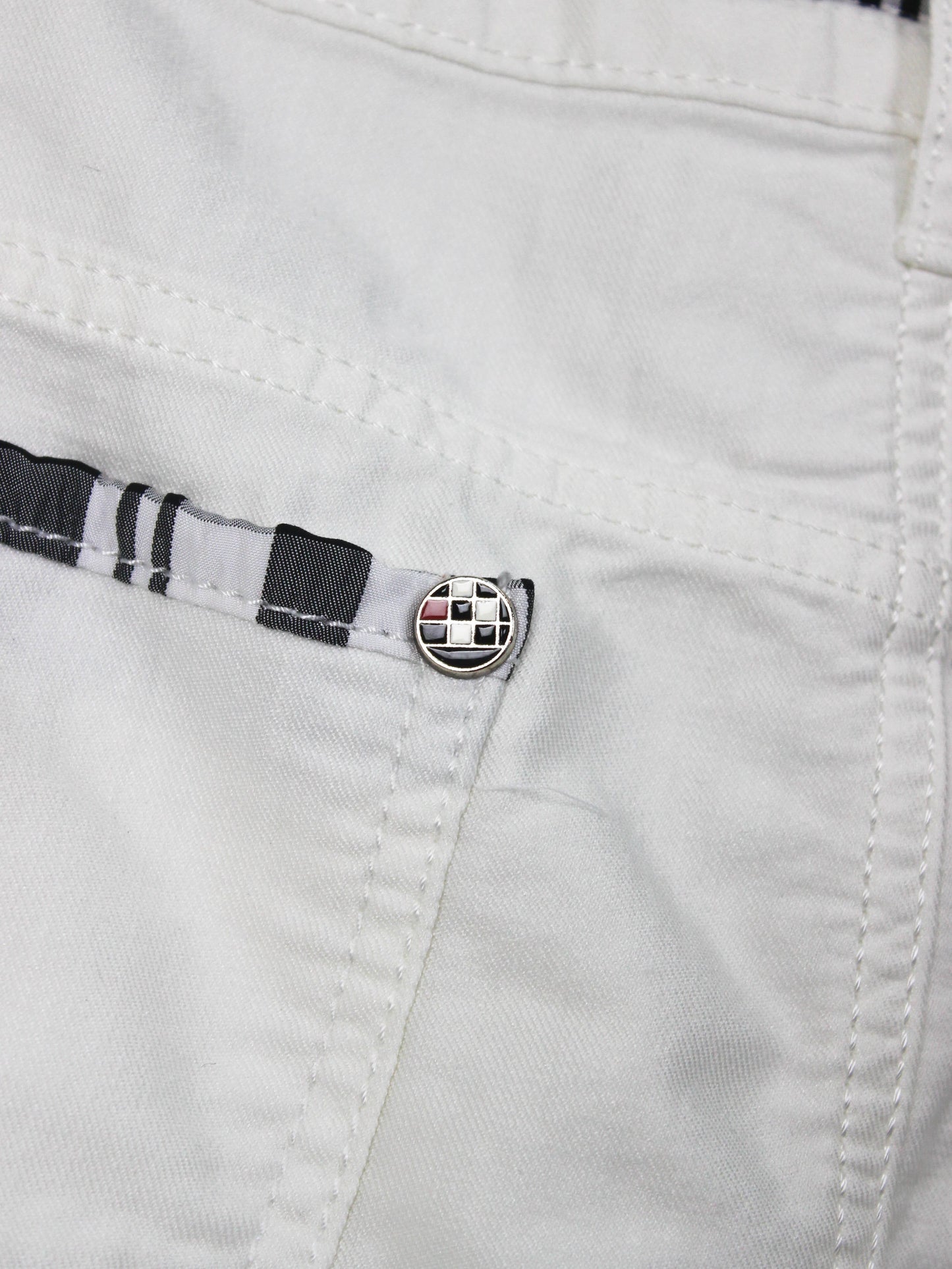 Біла мініспідниця Burberry