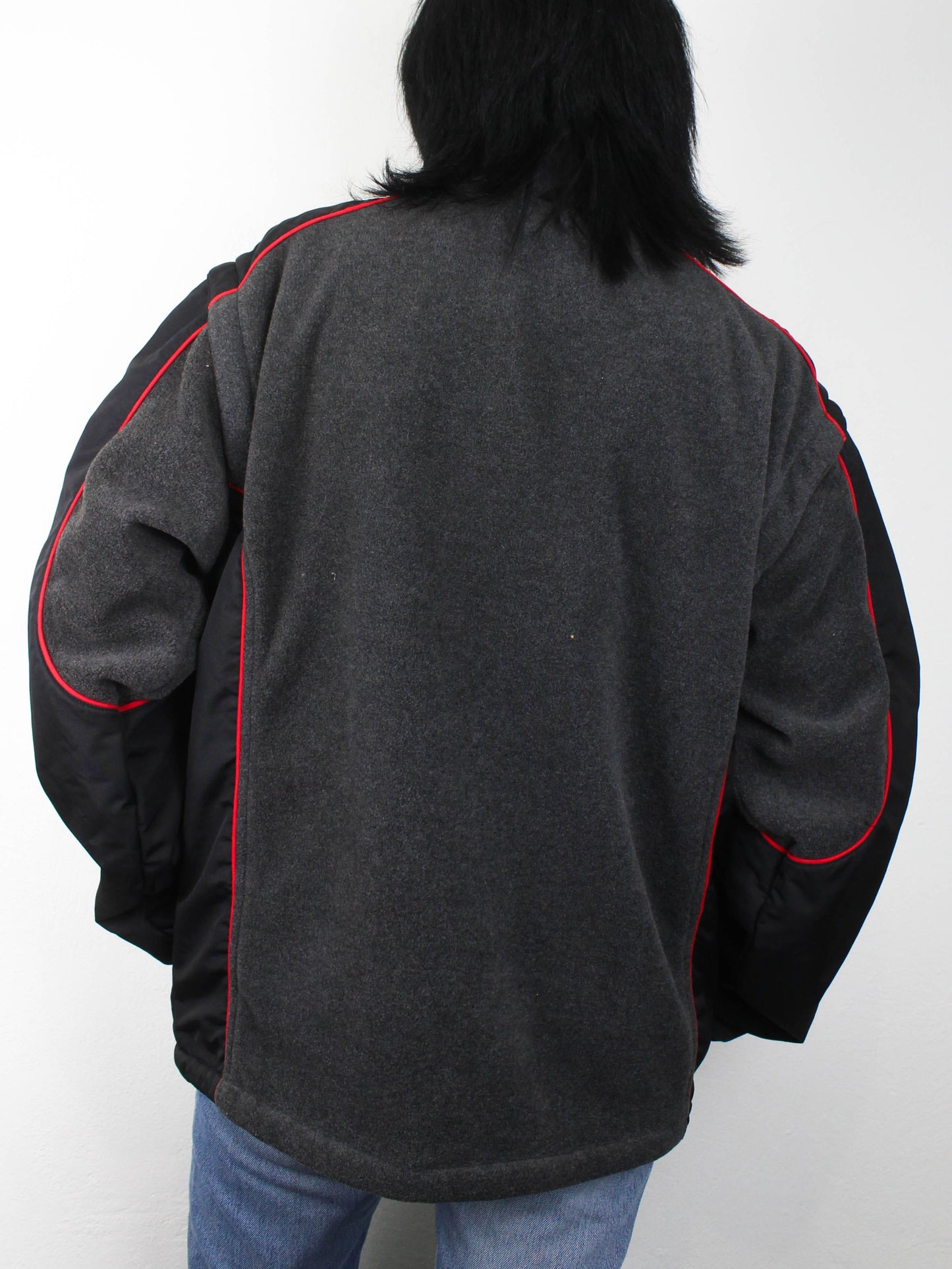 Фліска Mobil 1 з логотипами