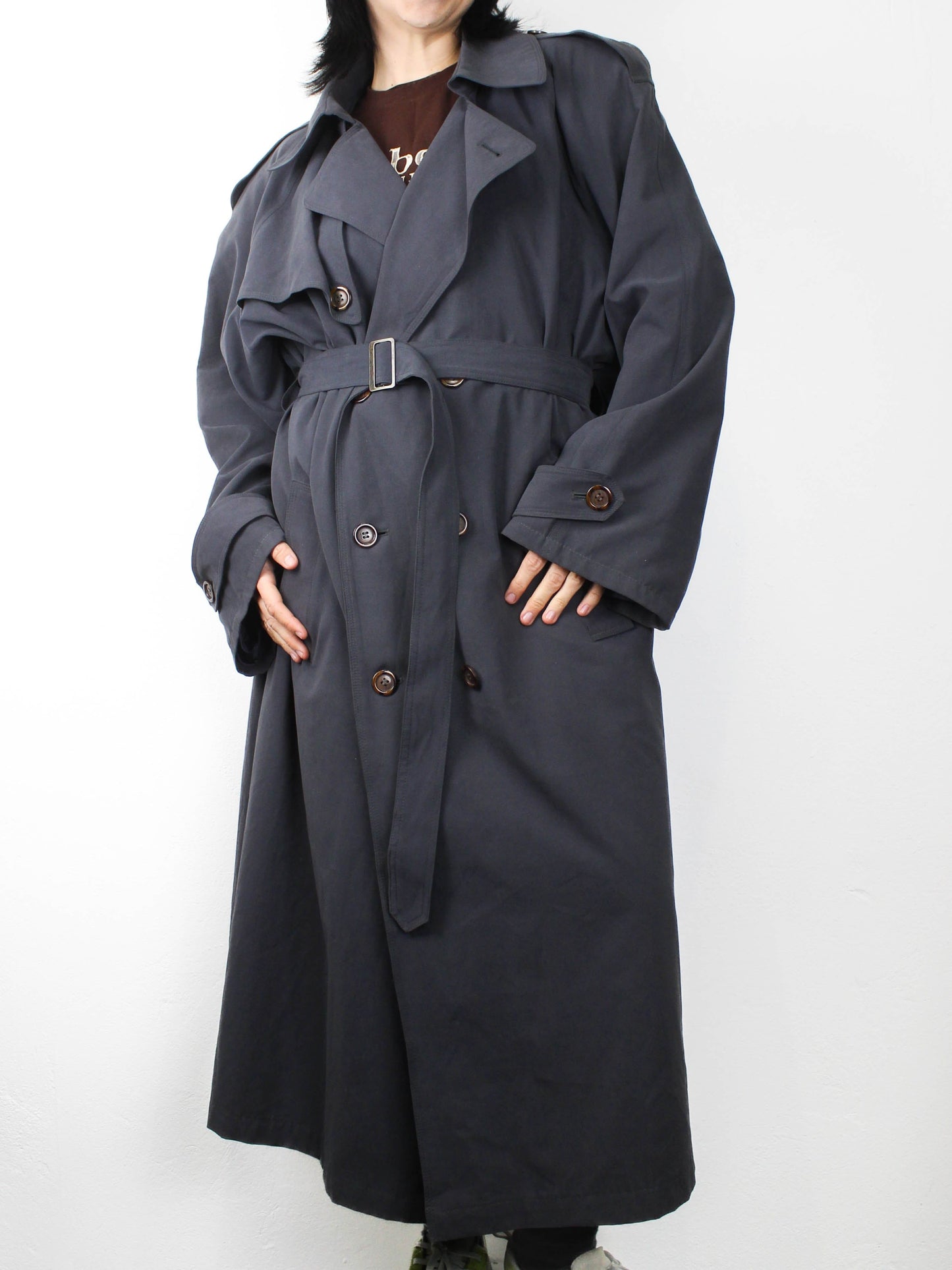 Вінтажний чорний німецький тренч з поясом і погонами