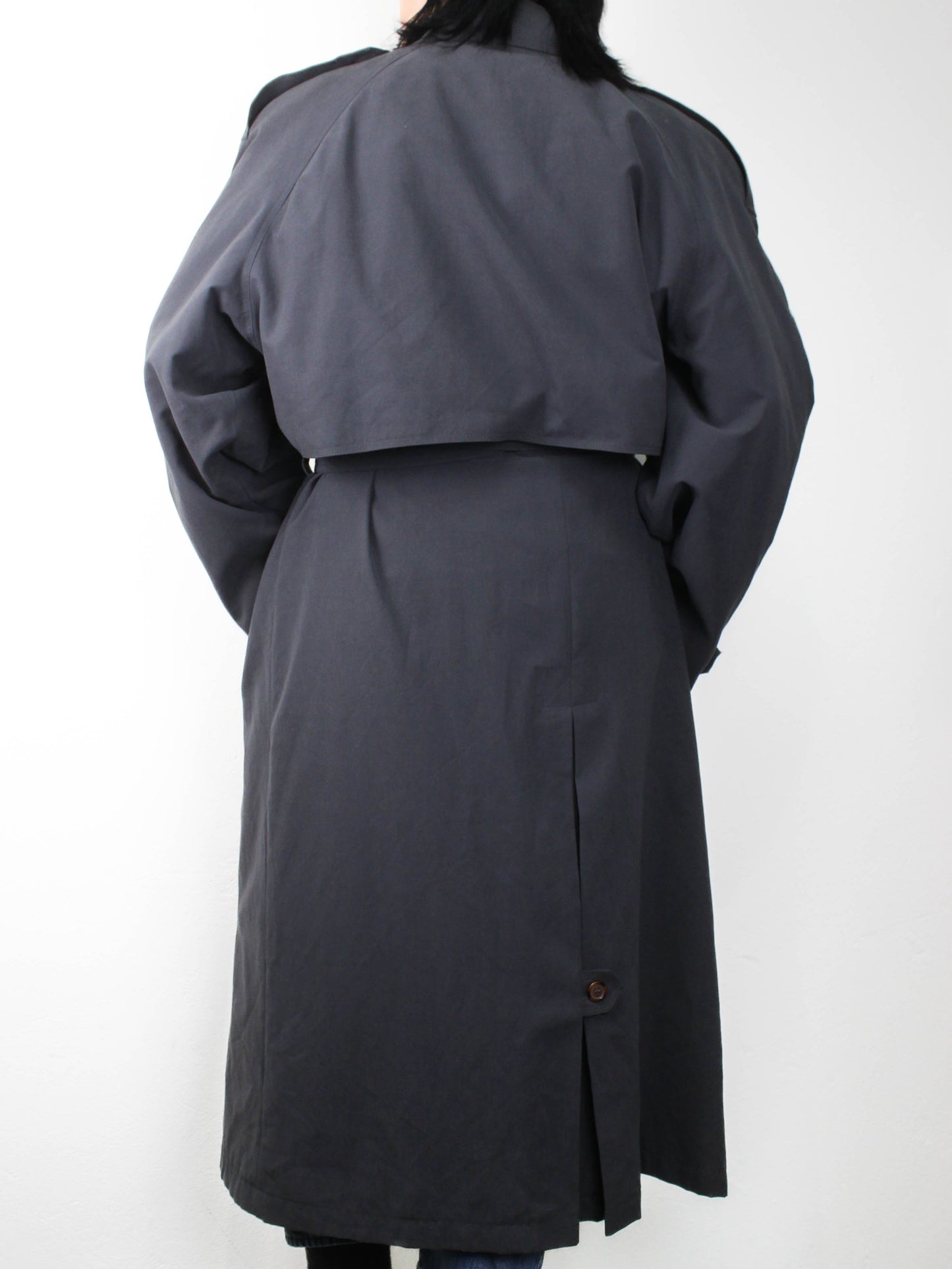 Вінтажний чорний німецький тренч з поясом і погонами