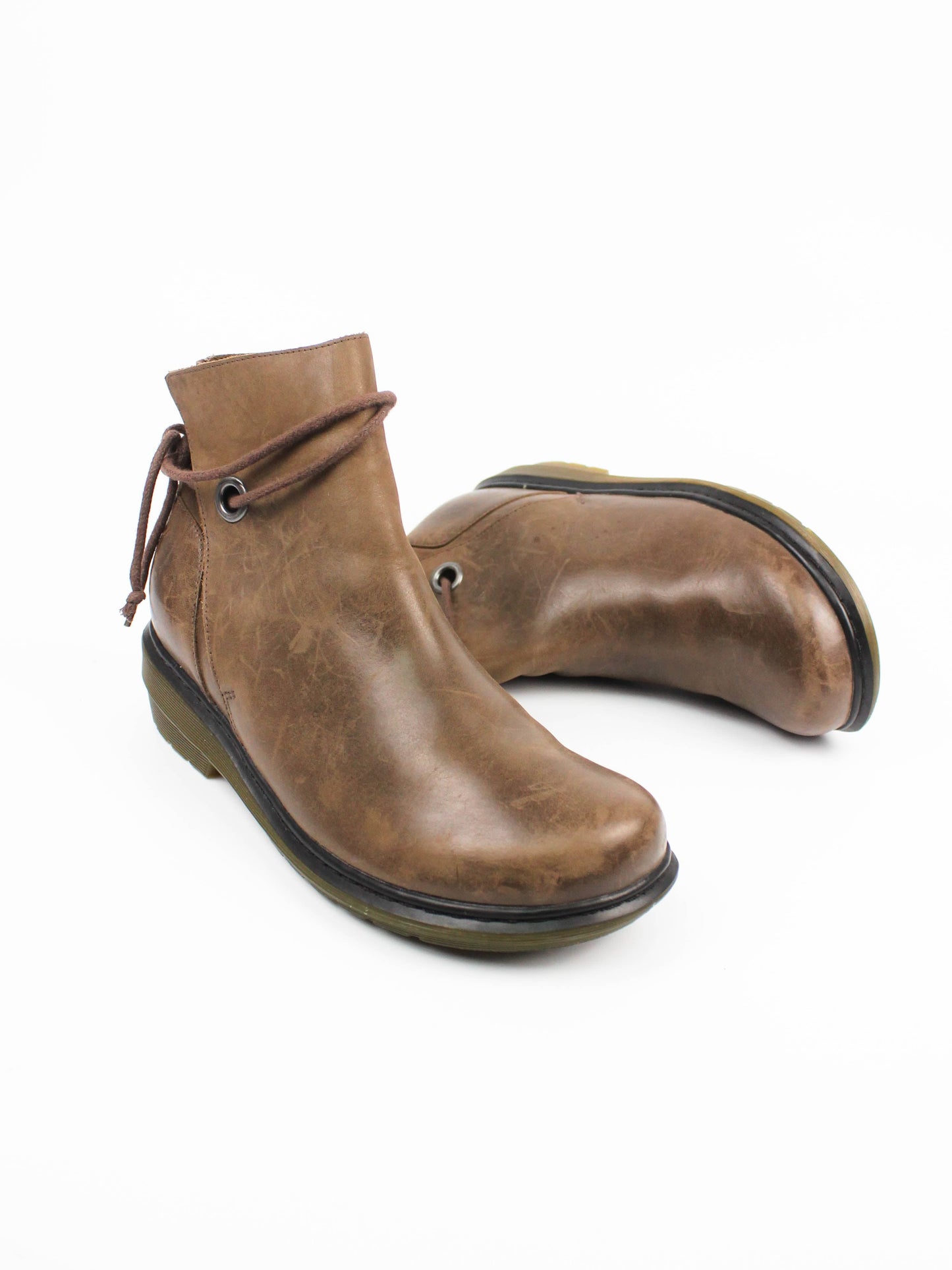 Dr. Martens Shelby Hi Tie Boot