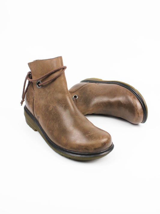 Dr. Martens Shelby Hi Tie Boot