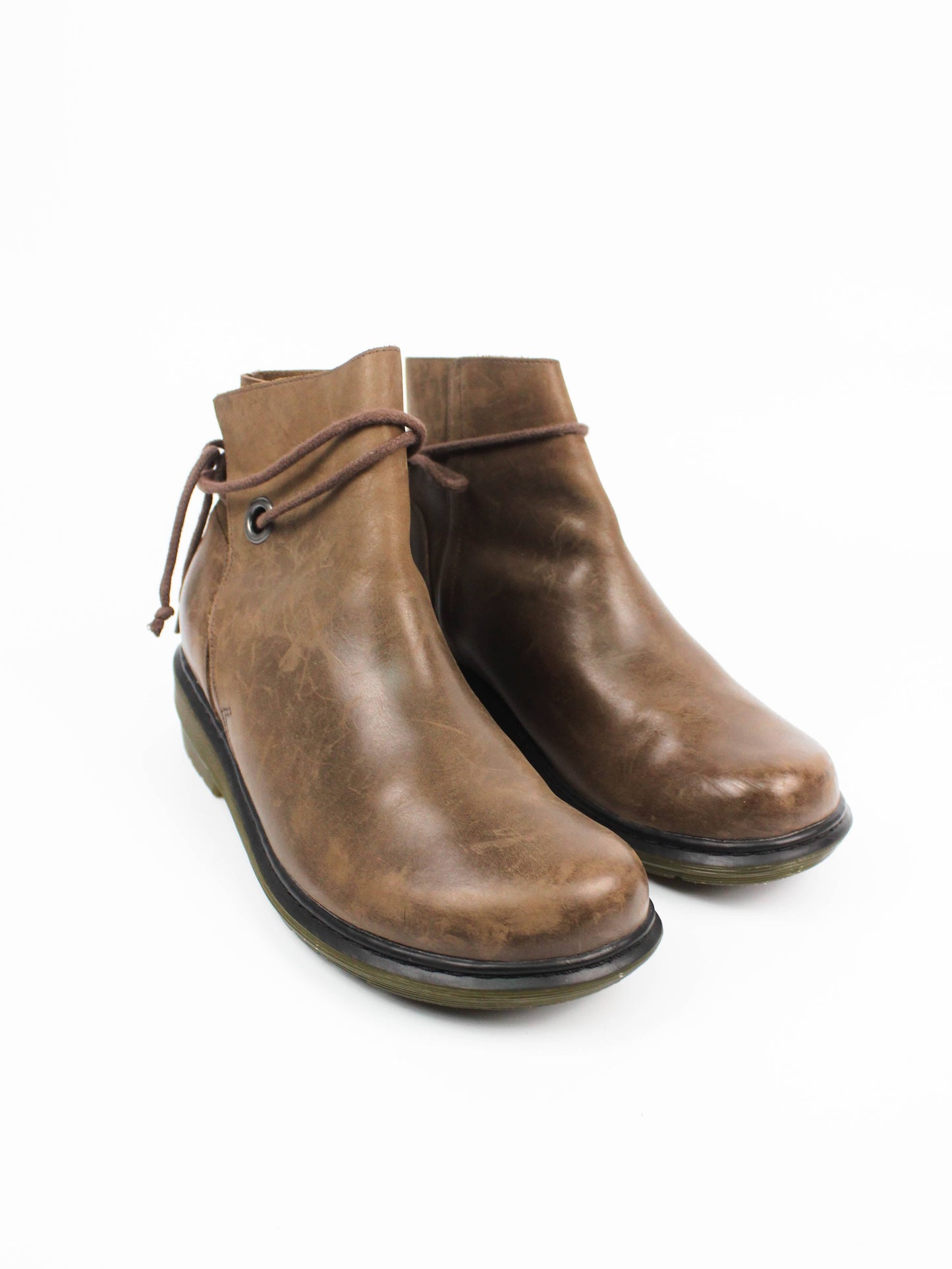 Dr. Martens Shelby Hi Tie Boot