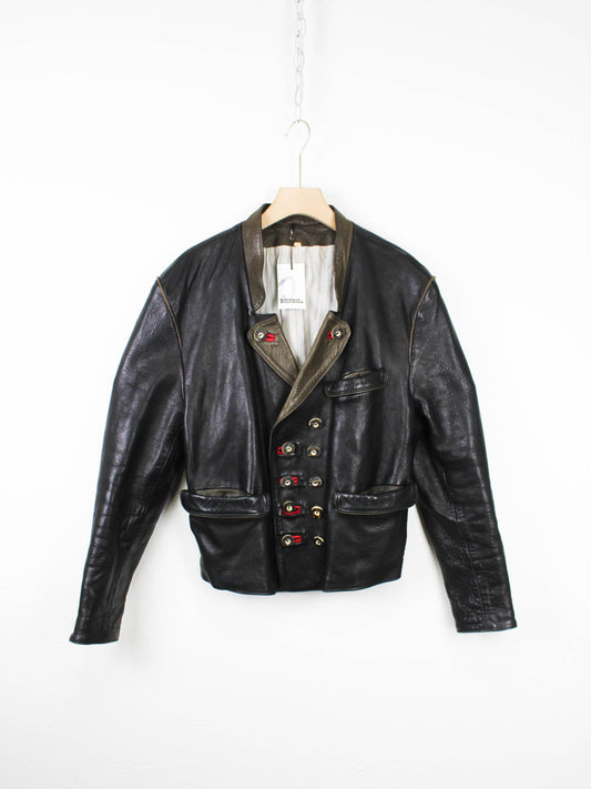 Готична шкірянка із дерев'яними ґудзиками