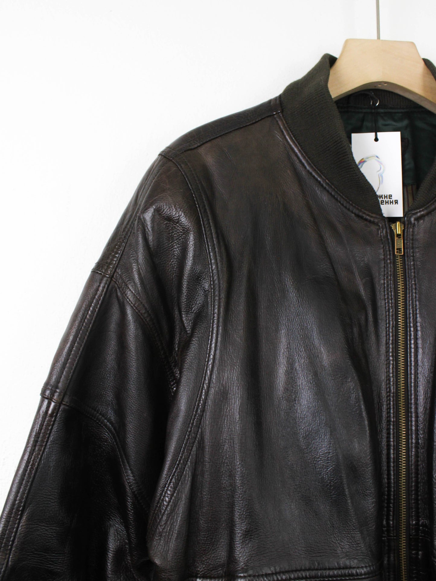 Кориневий шкіряний бомбер Leonardo