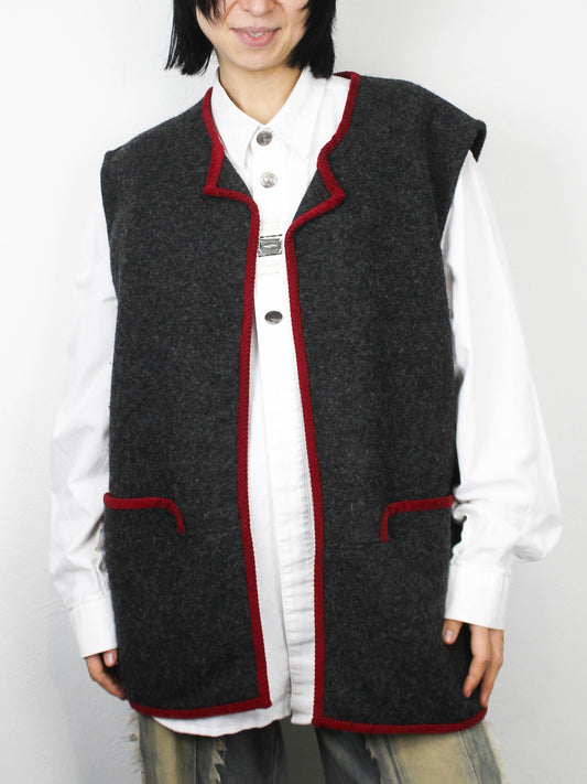 Шерстяна етно жилетка із червоним контуром