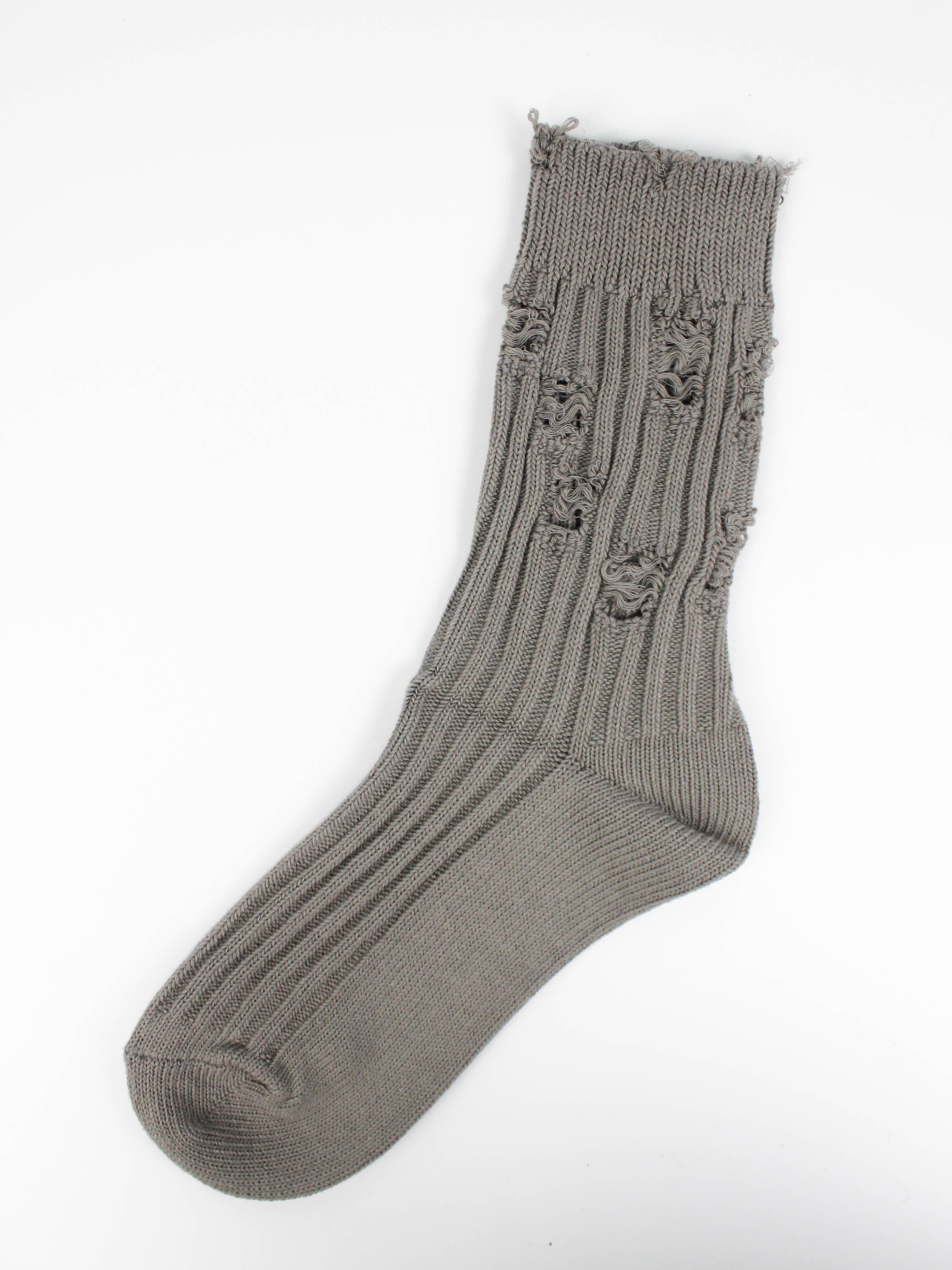 Сірі/білі шкарпетки із рваностями