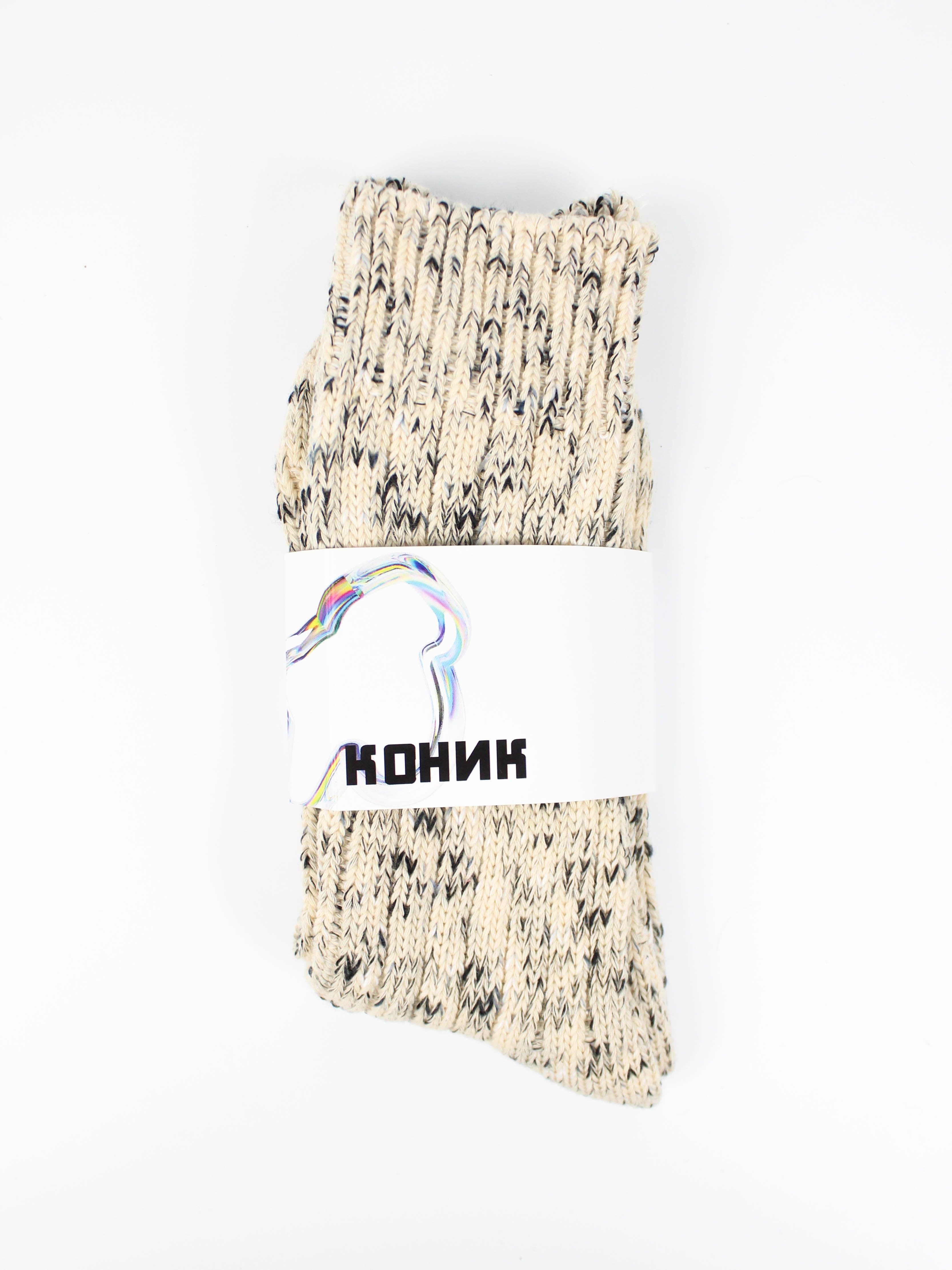 В'язані шкарпетки пастельних кольорів