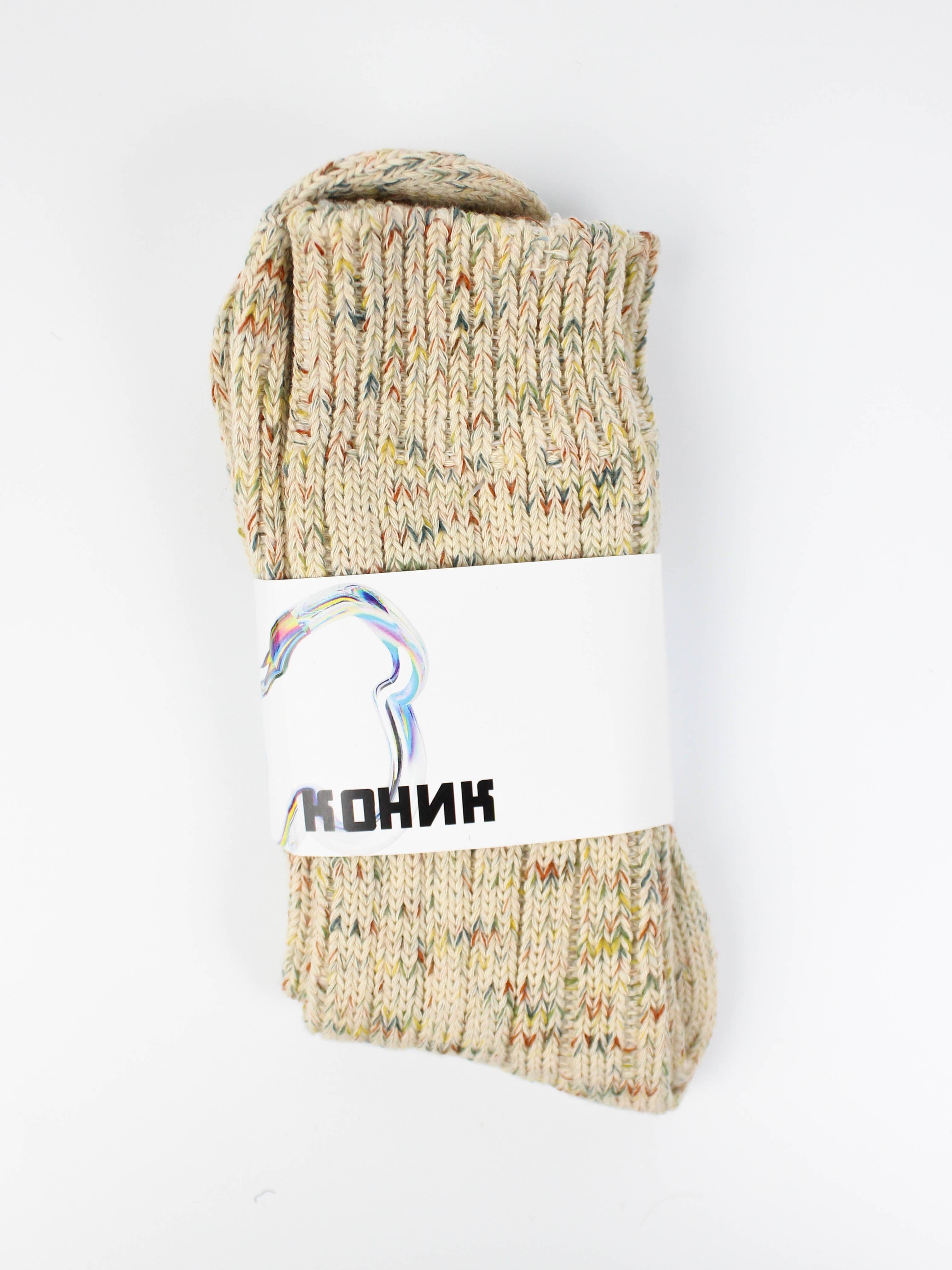 В'язані шкарпетки пастельних кольорів