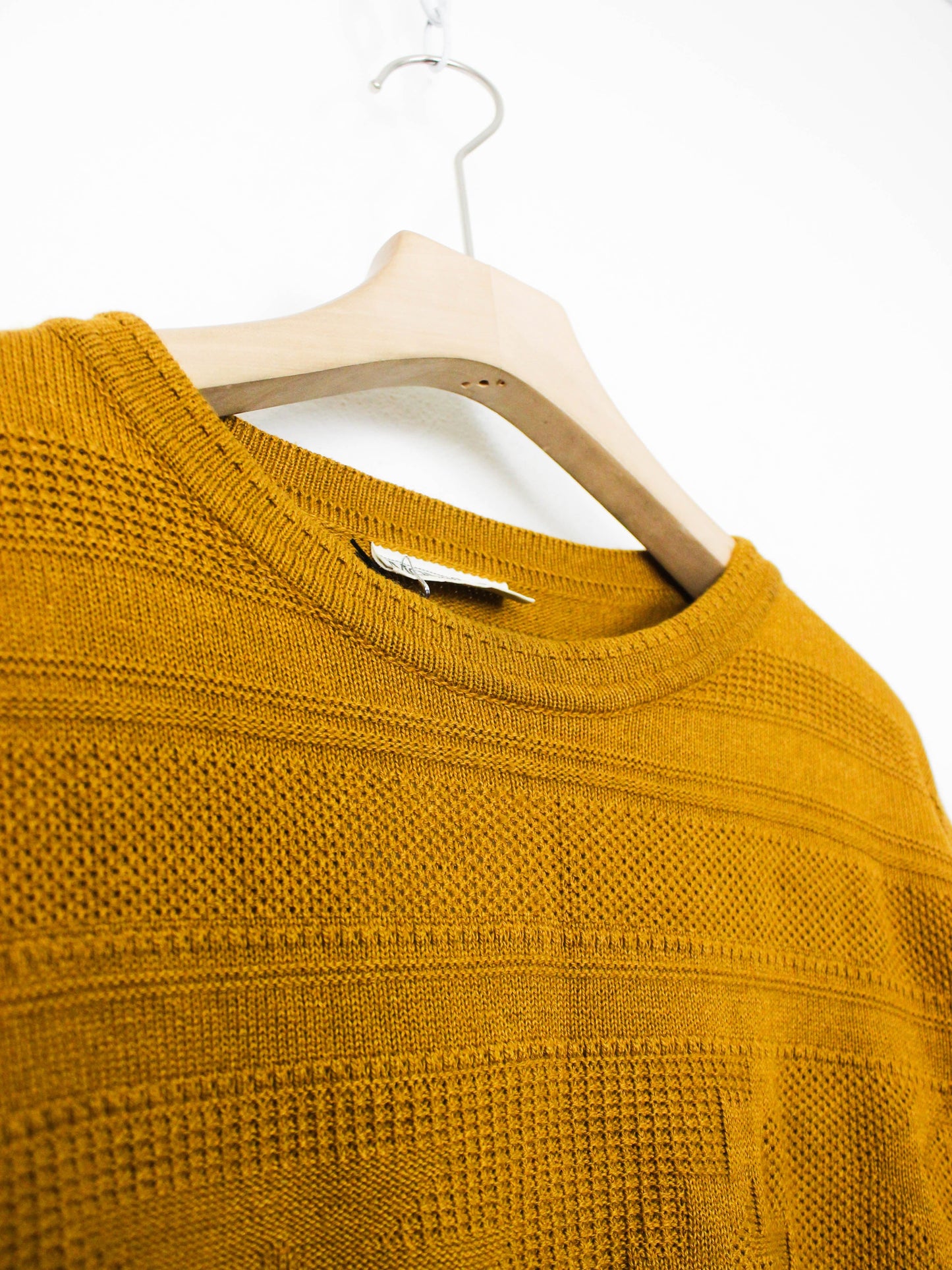 Гірчичний светр Monello