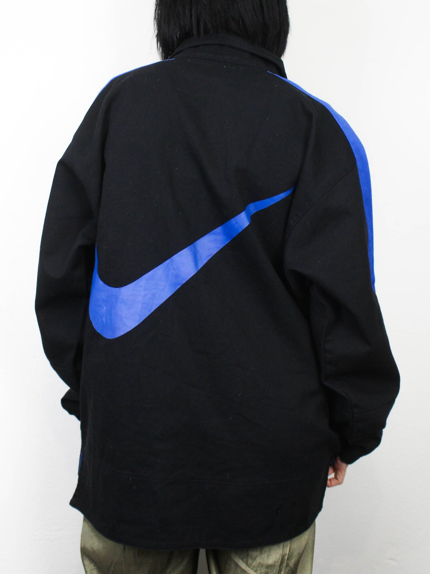 Вінтажна кофта Nike чорно-синього кольору