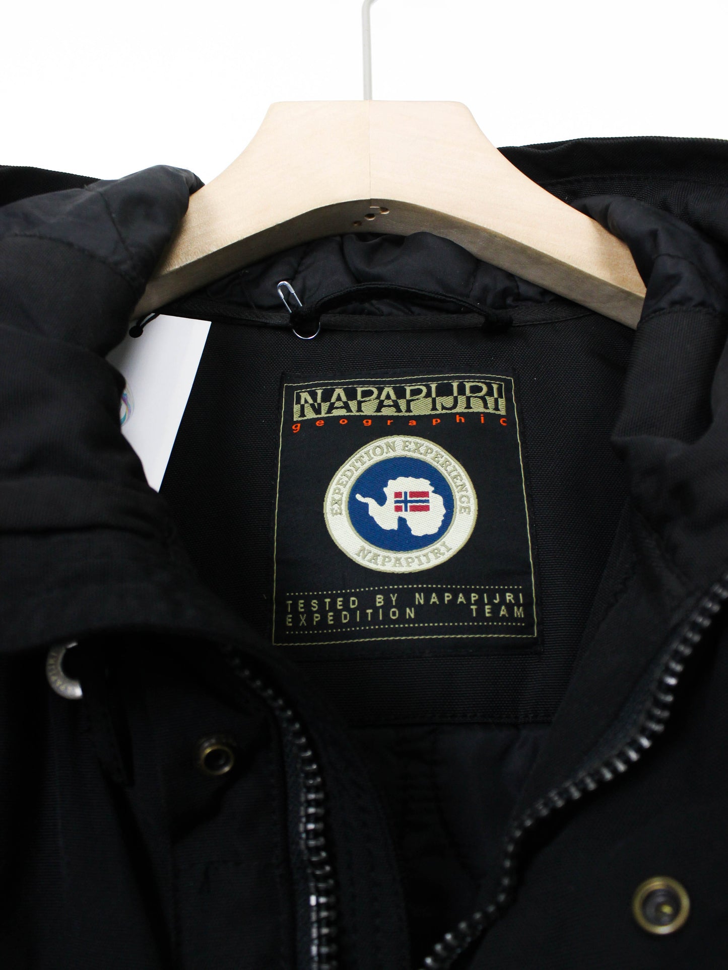 Чорна куртка-парка Napapijri