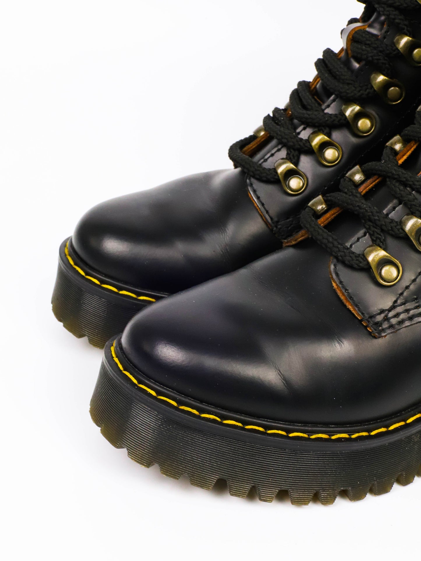 Dr. Martens Leona
