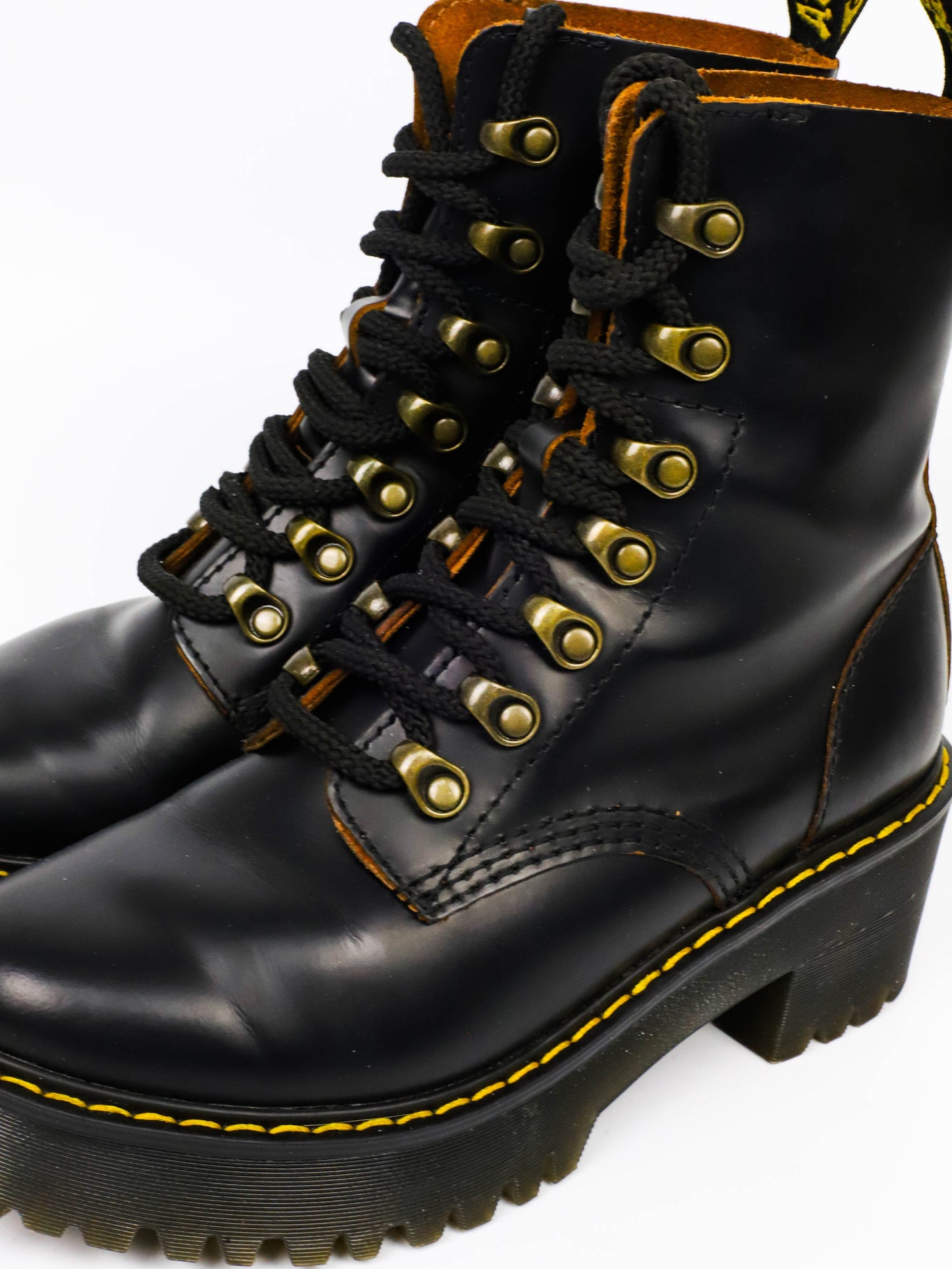 Dr. Martens Leona
