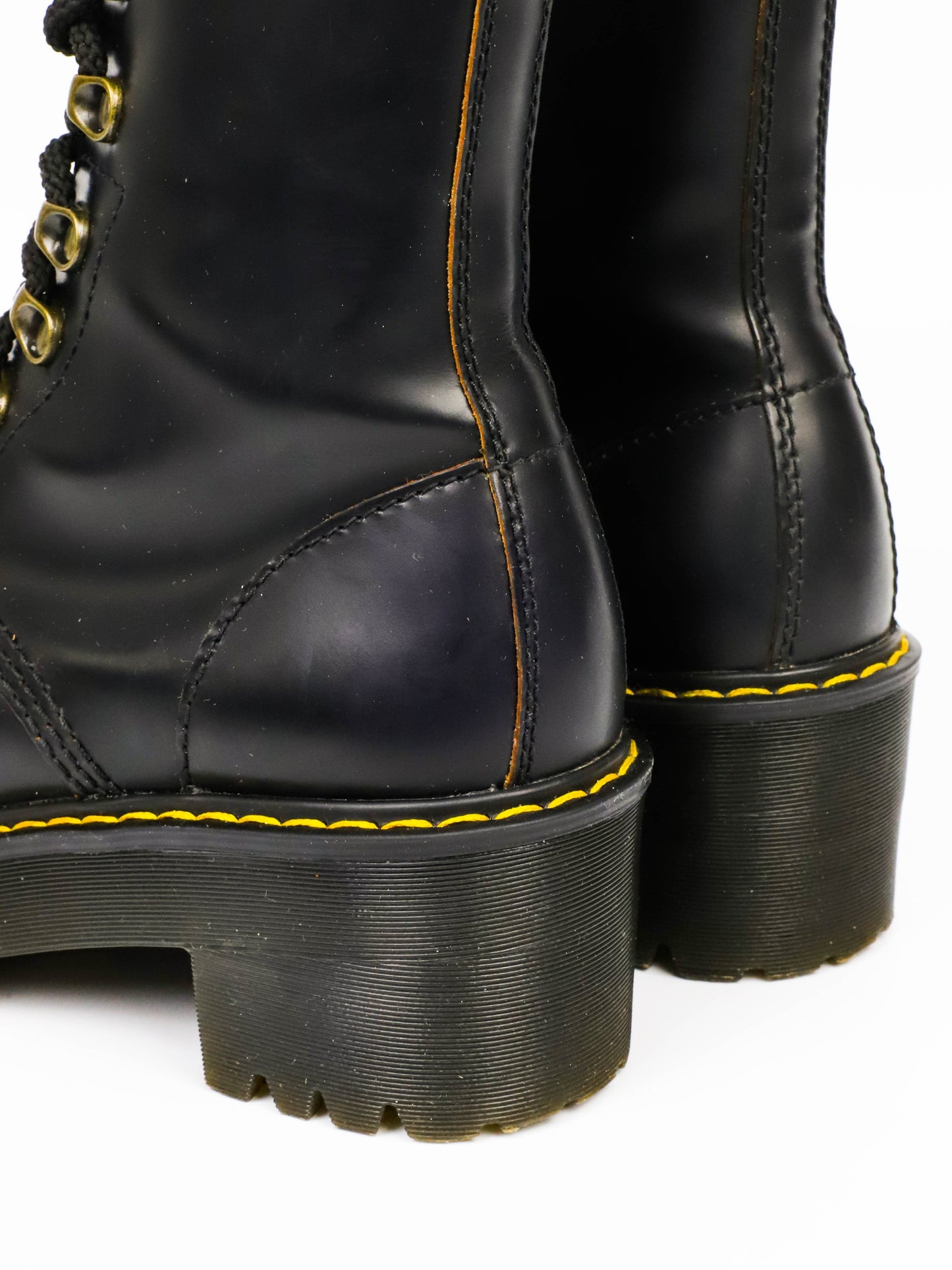 Dr. Martens Leona