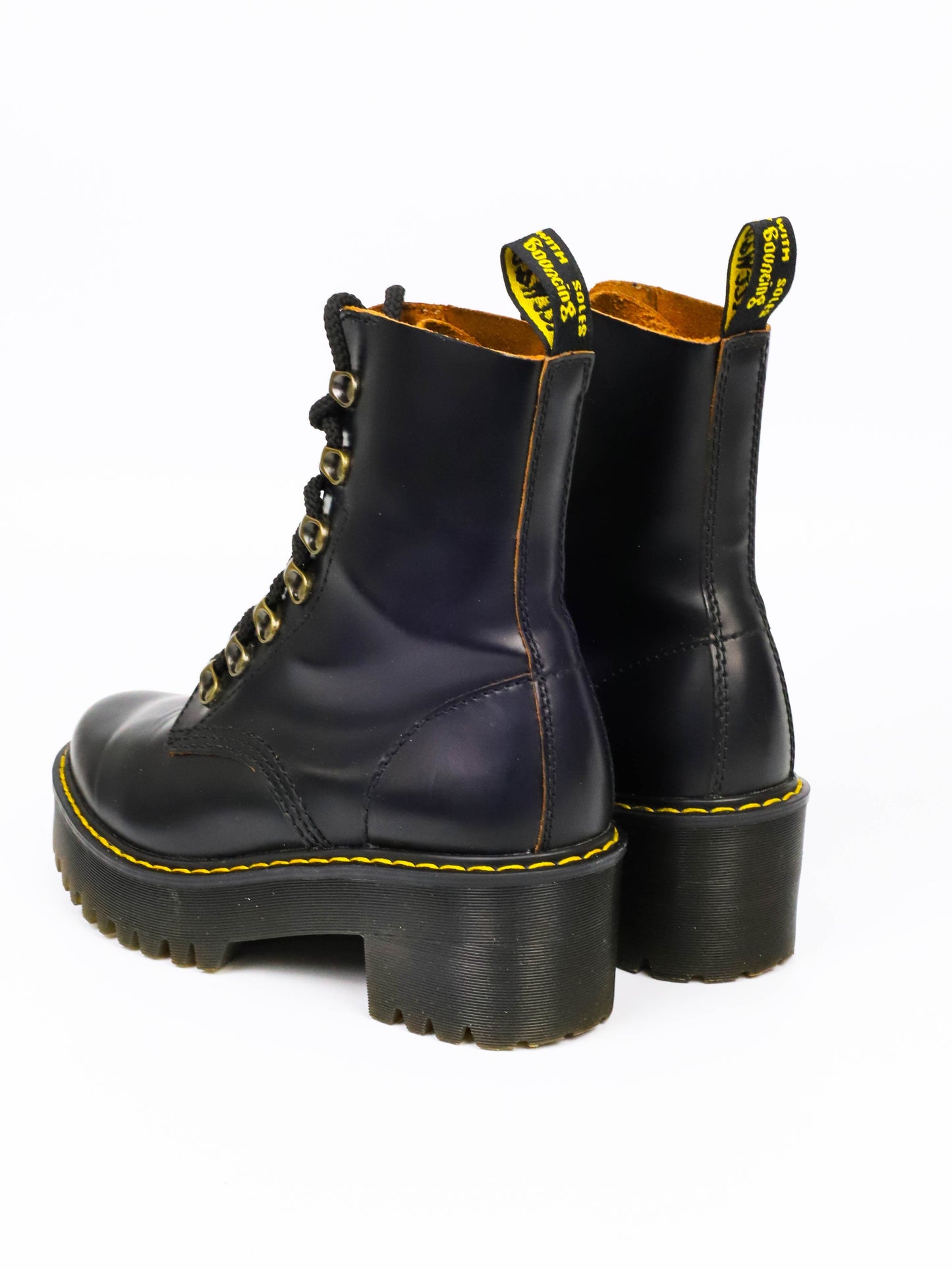 Dr. Martens Leona