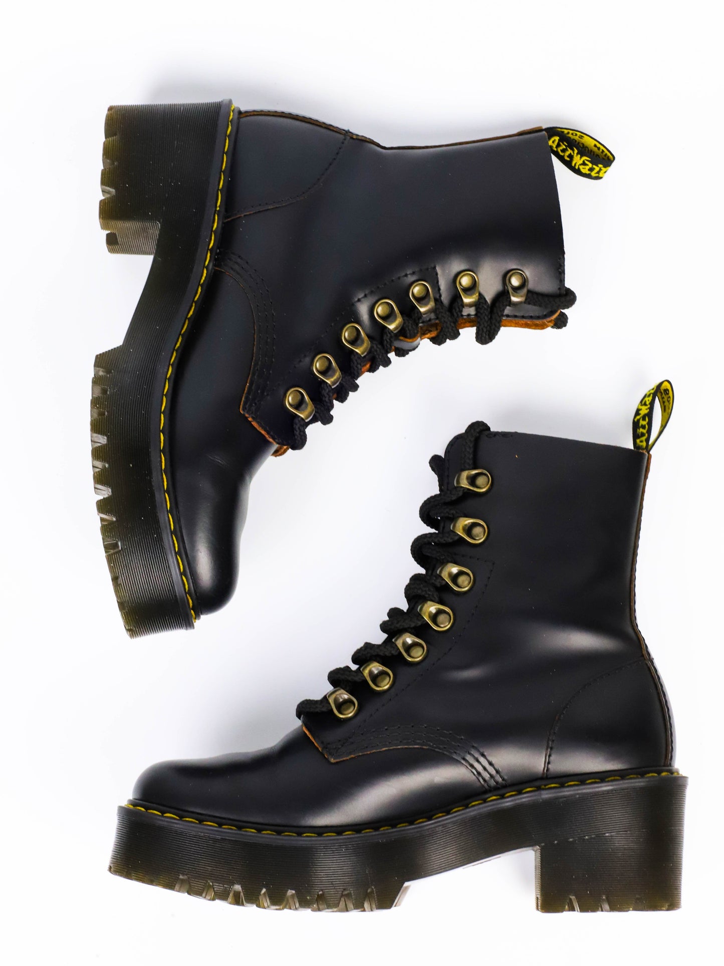 Dr. Martens Leona