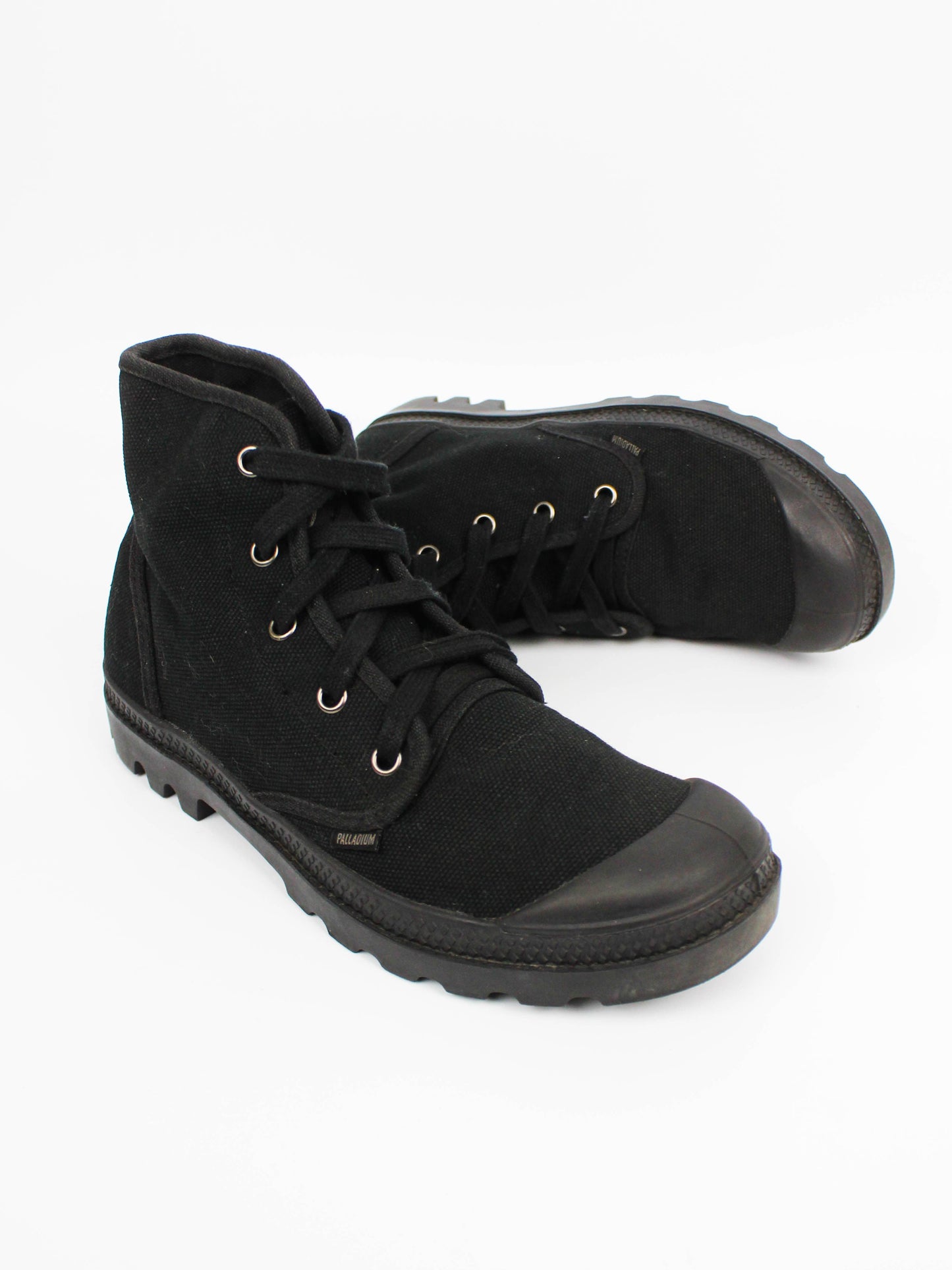 Palladium Pampa Hi Black