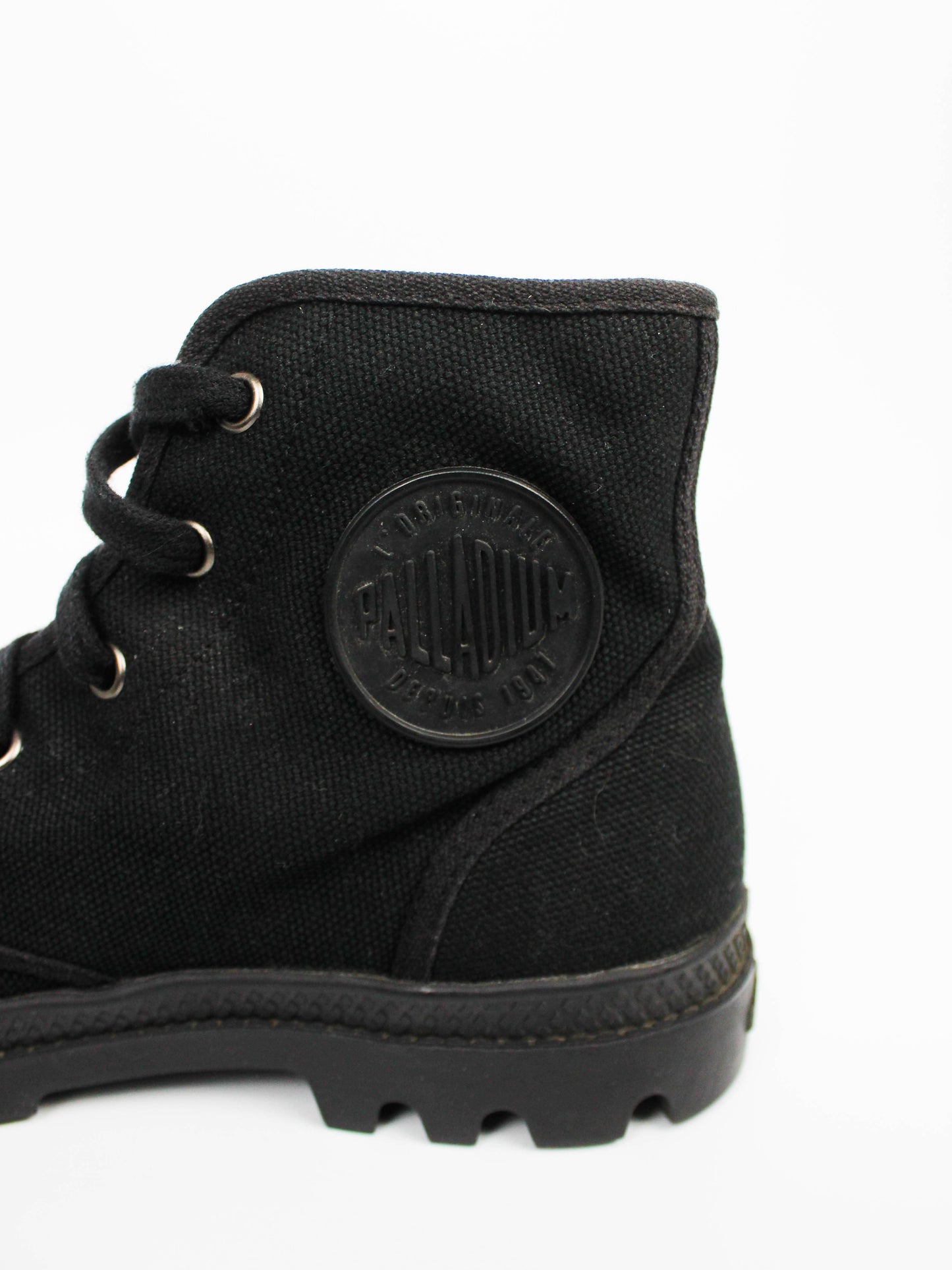 Palladium Pampa Hi Black