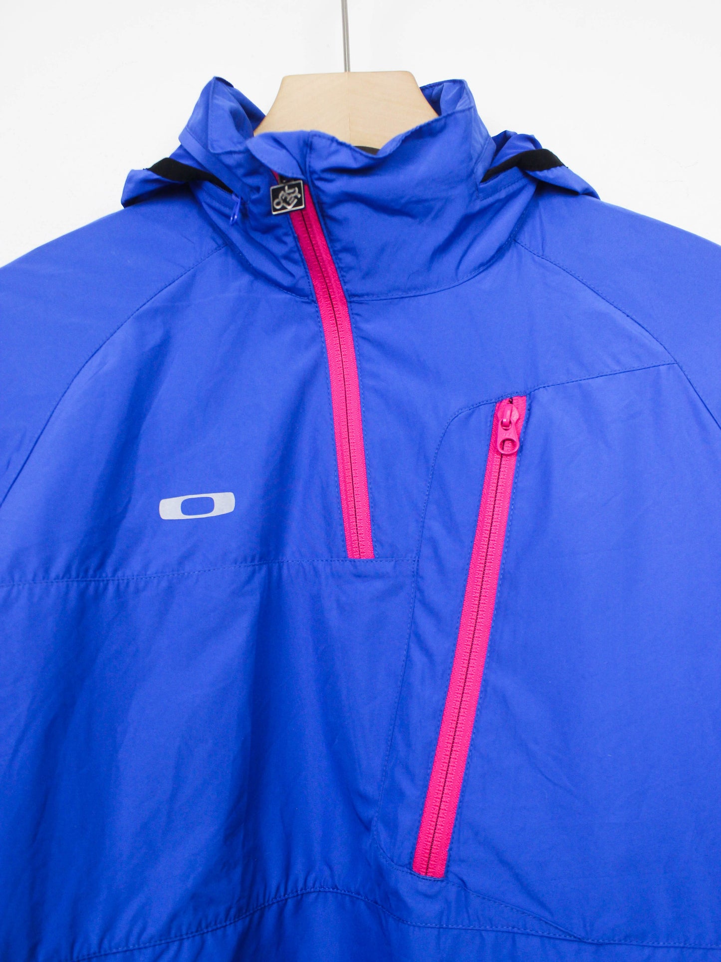 Блакитна вітровка Oakley