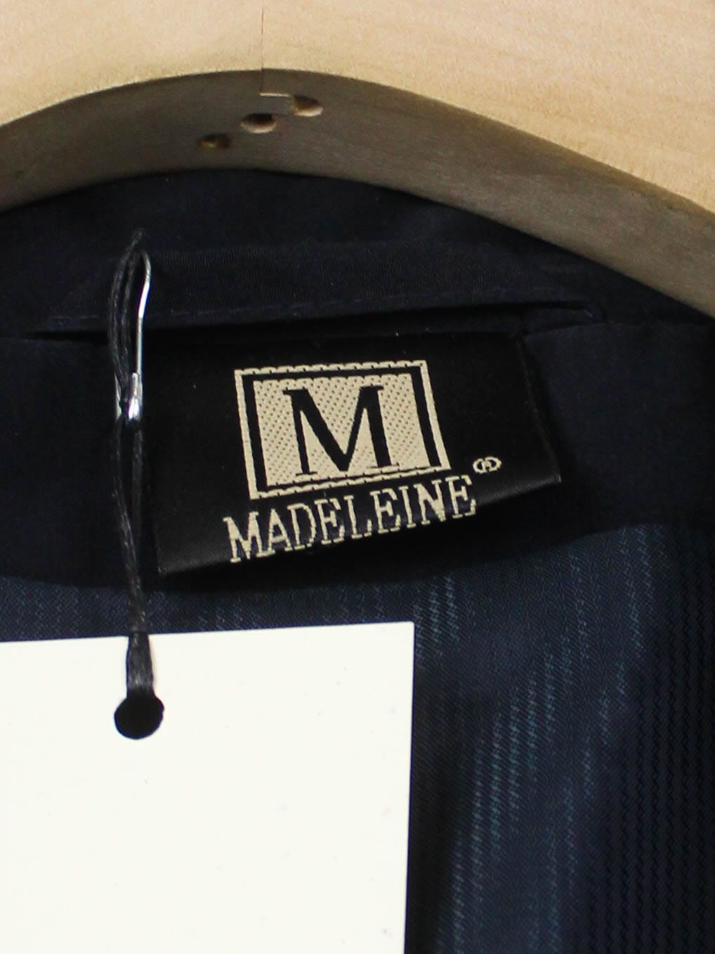 Чорний легкий тренч Madeleine Germany