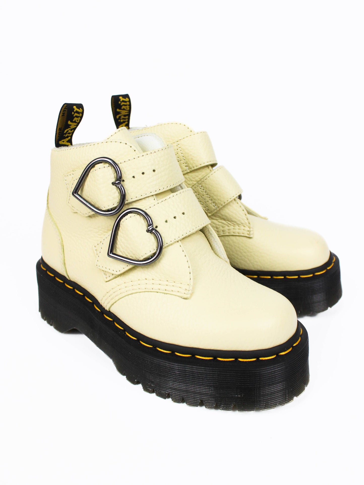 Dr. Martens Devon Heart Cream Milled Nappa