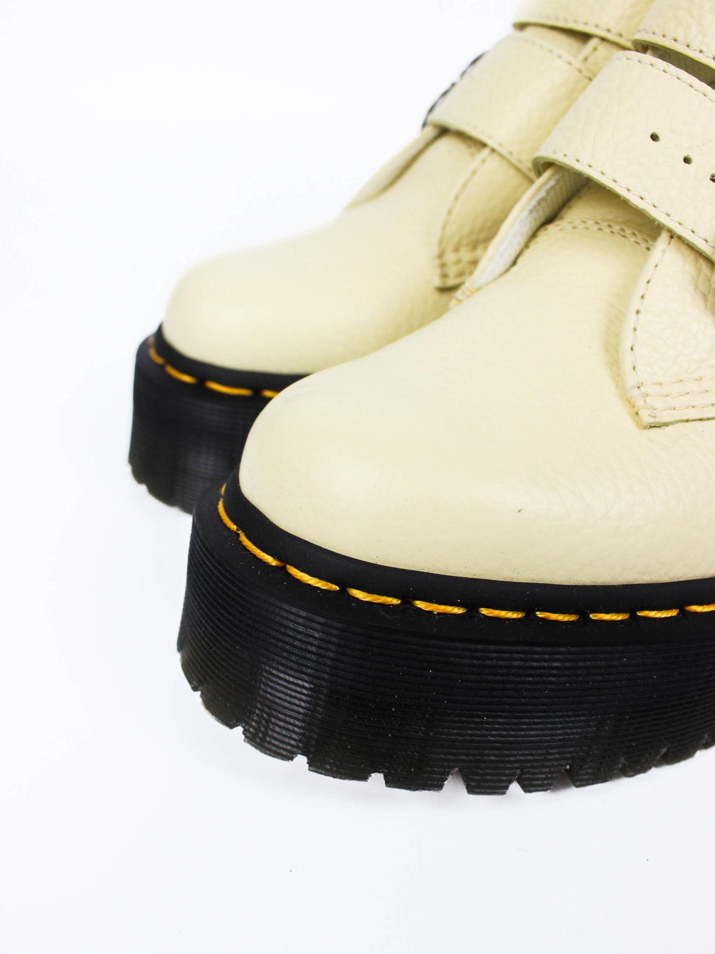 Dr. Martens Devon Heart Cream Milled Nappa