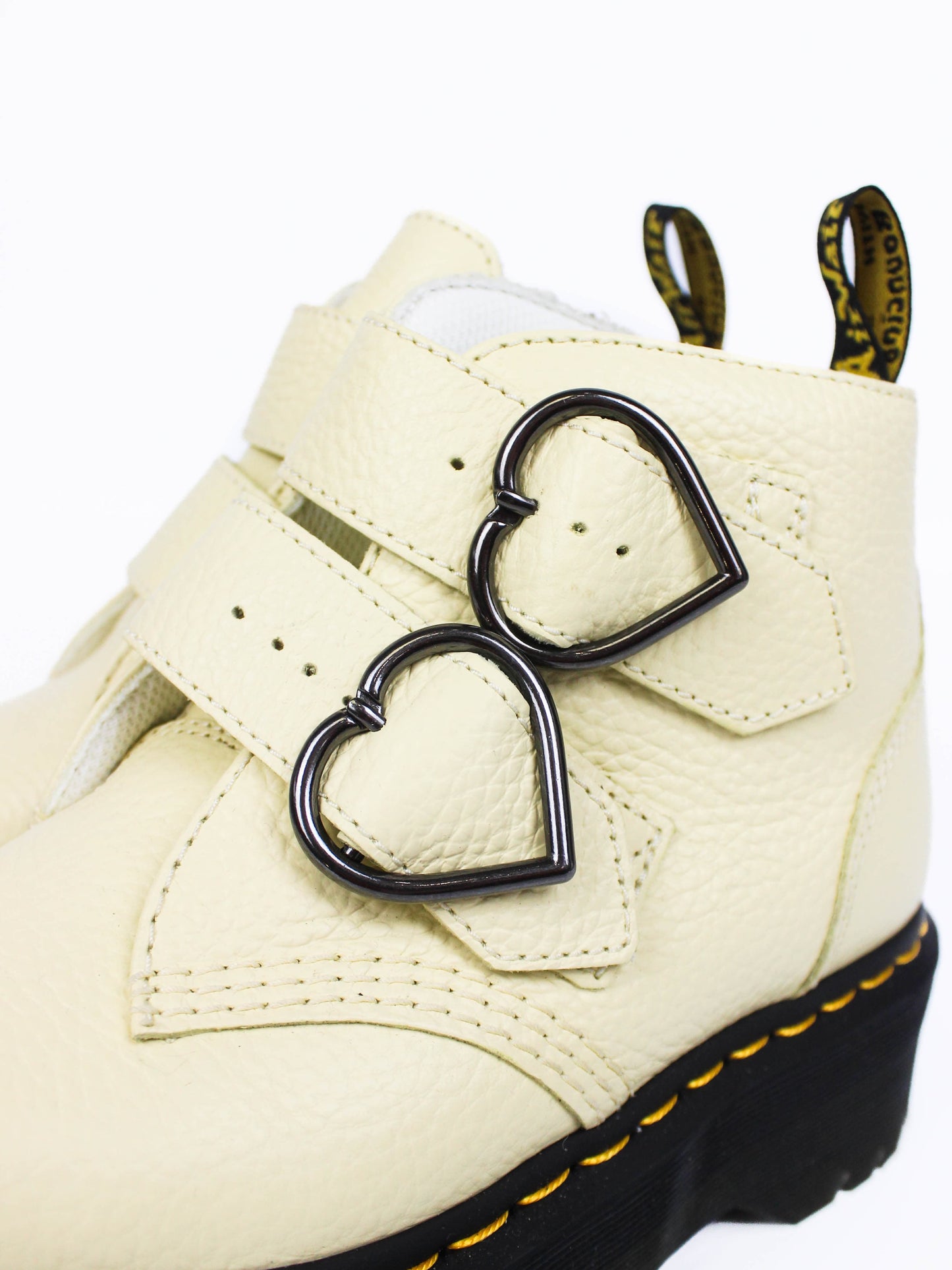 Dr. Martens Devon Heart Cream Milled Nappa