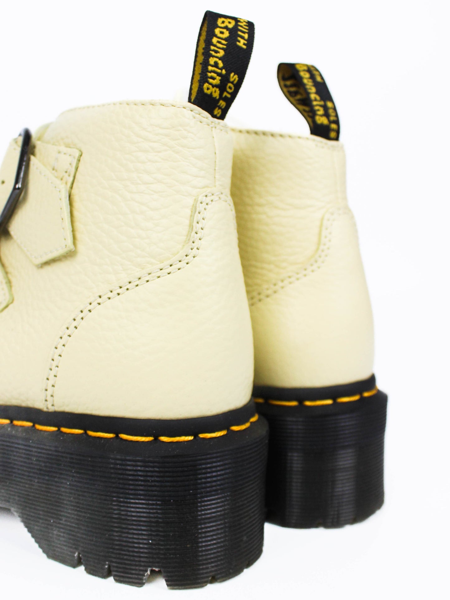 Dr. Martens Devon Heart Cream Milled Nappa