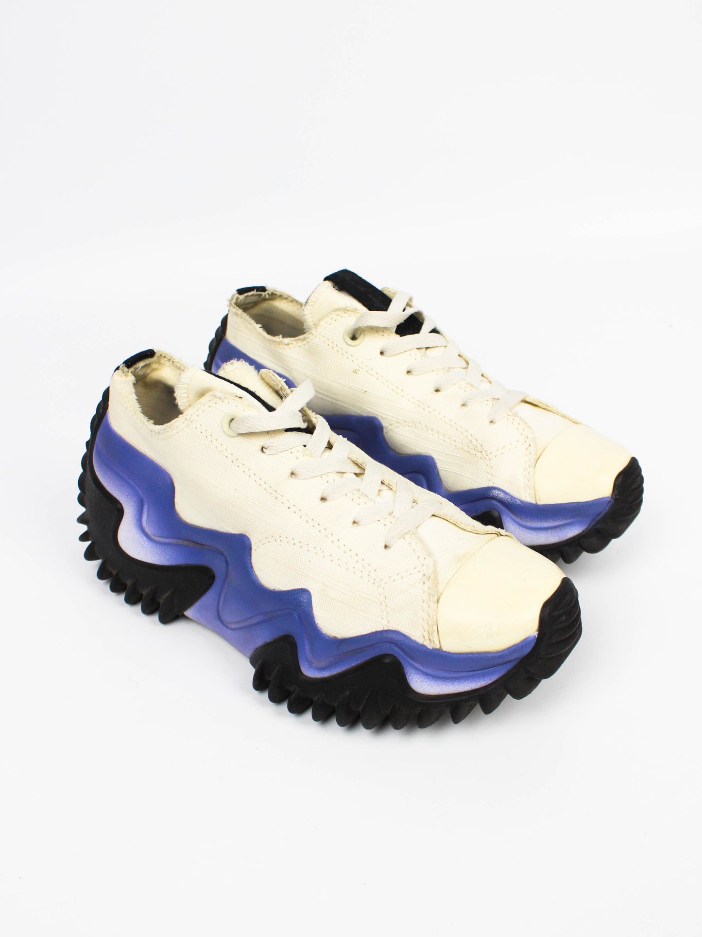 Converse Run Star Motion Platform