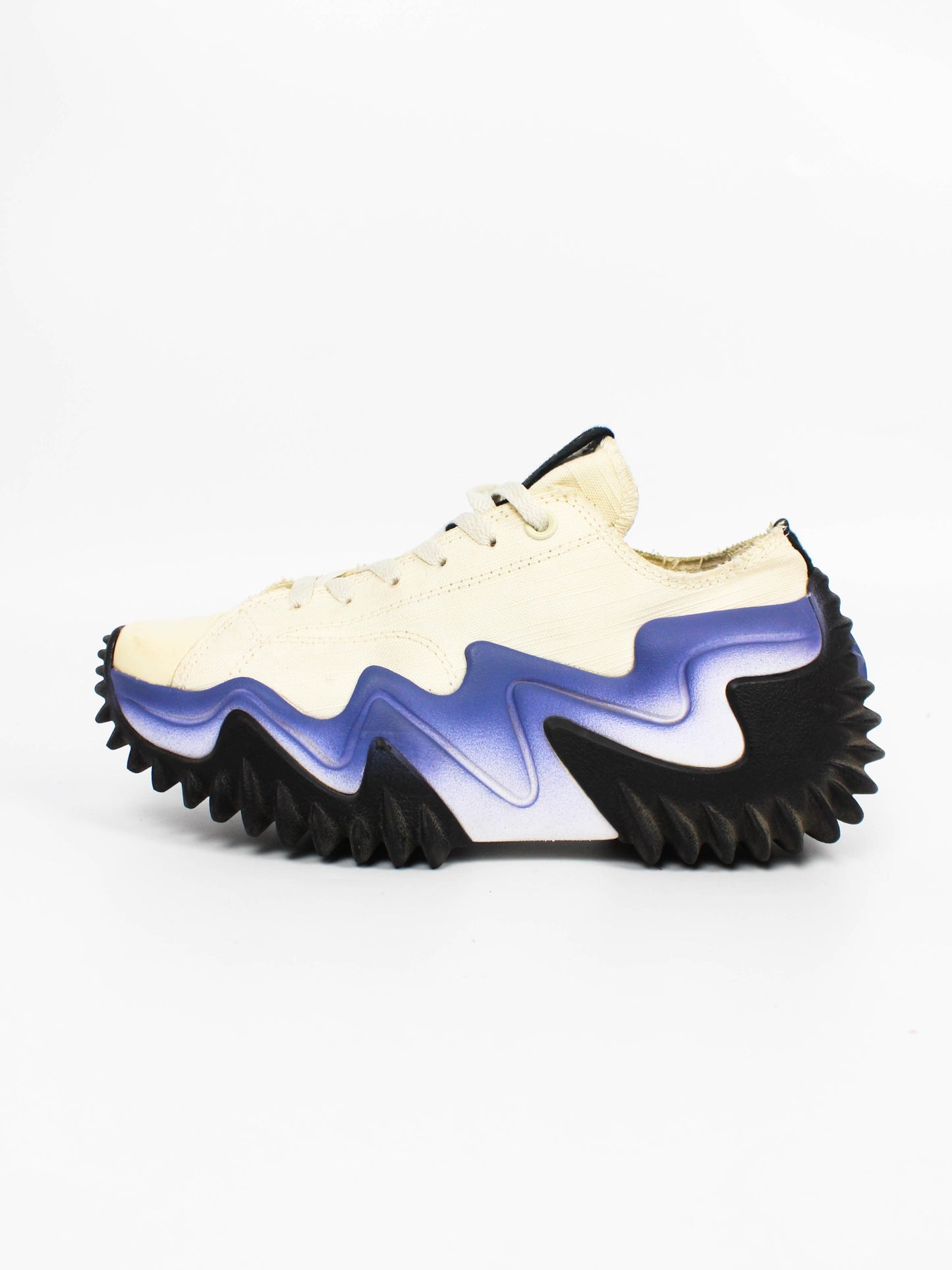 Converse Run Star Motion Platform