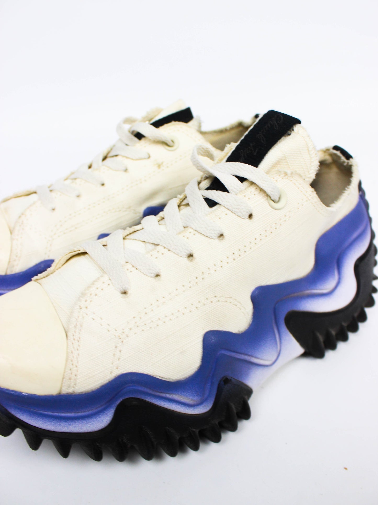 Converse Run Star Motion Platform