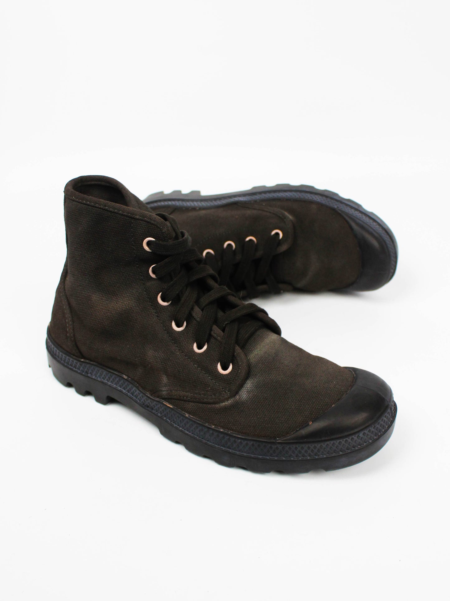 Palladium Pampa Hi Black