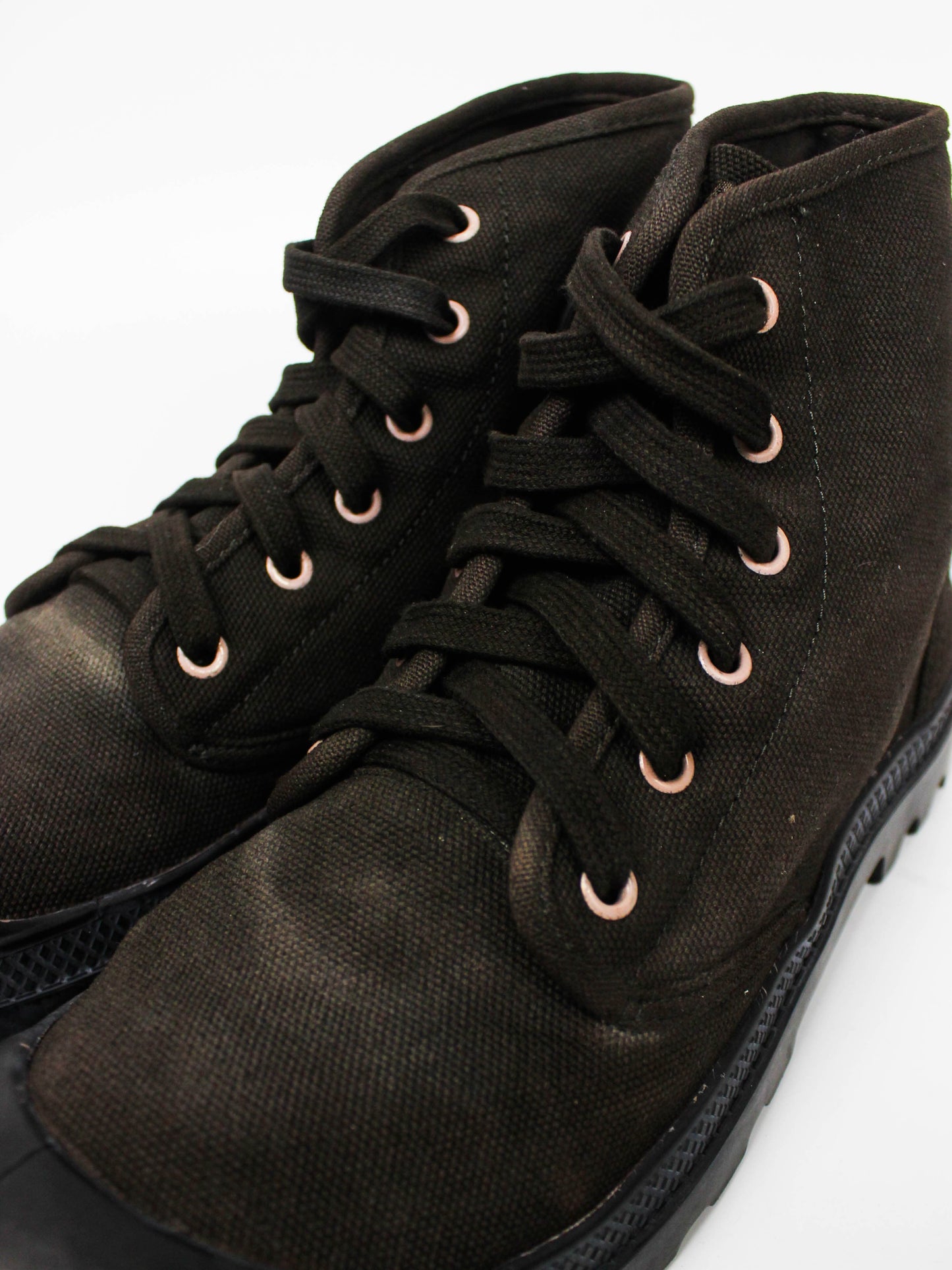 Palladium Pampa Hi Black