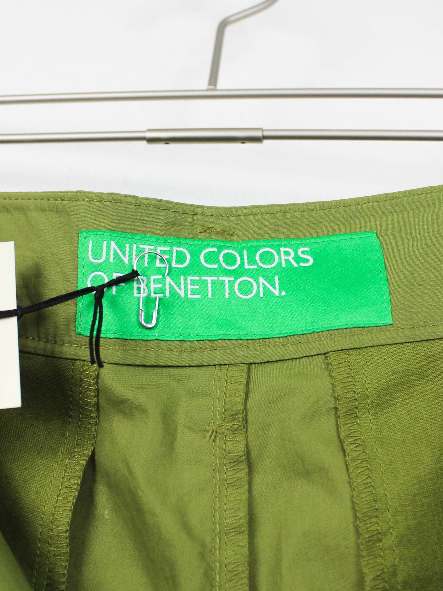 Зелені шорти United Colors of Benetton