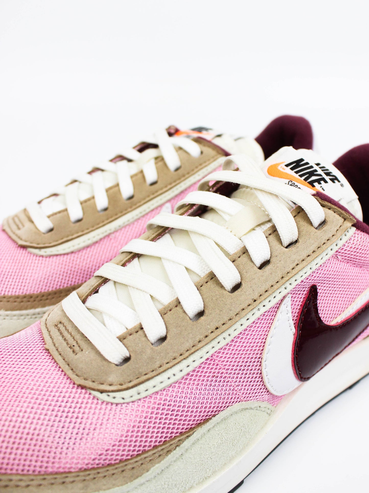 Nike Vaporwaffle x Sacai Sport Fuchsia