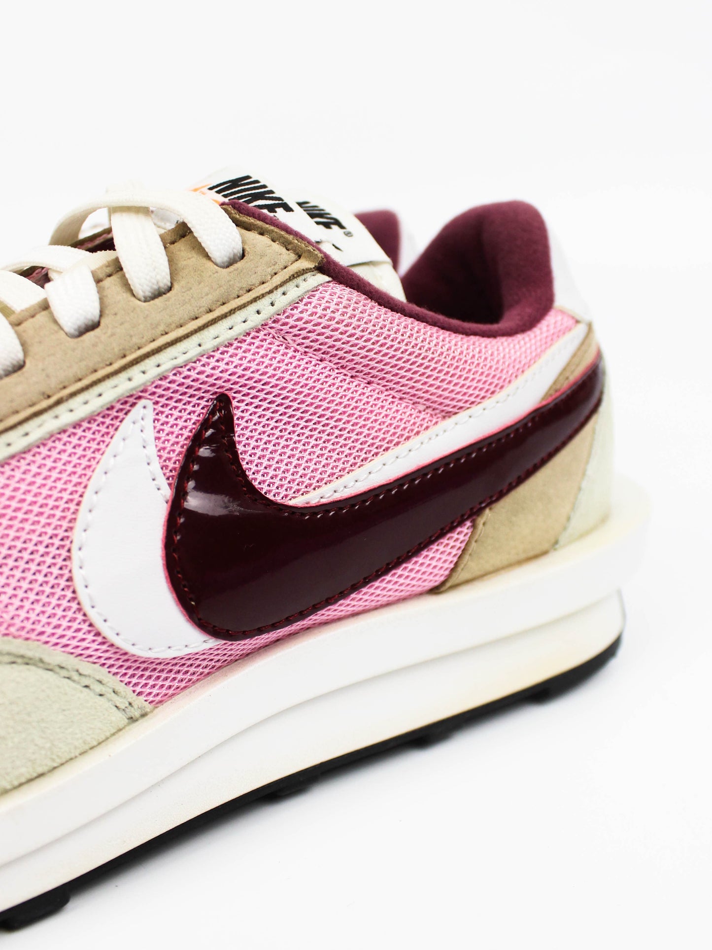 Nike Vaporwaffle x Sacai Sport Fuchsia