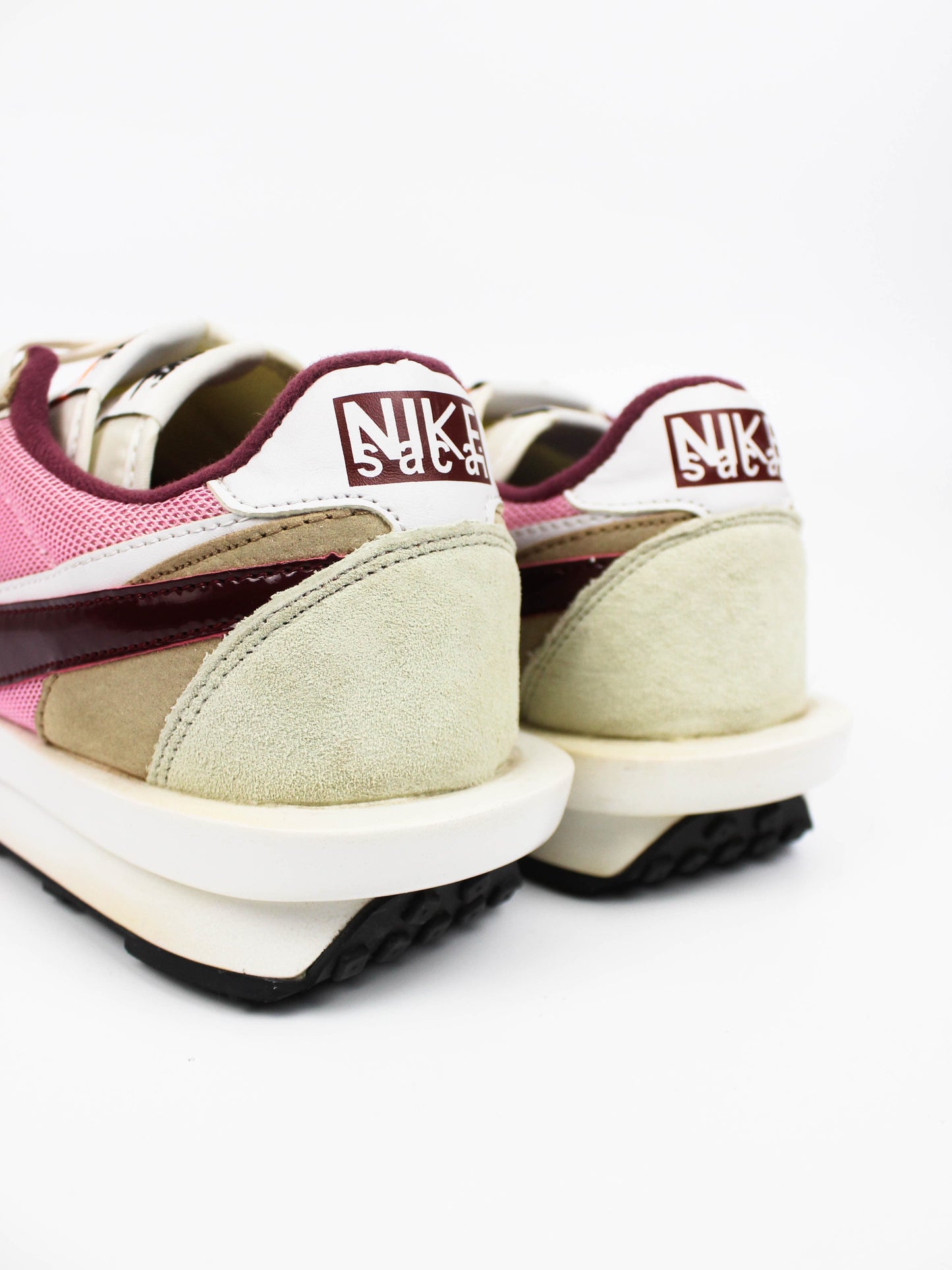 Nike Vaporwaffle x Sacai Sport Fuchsia