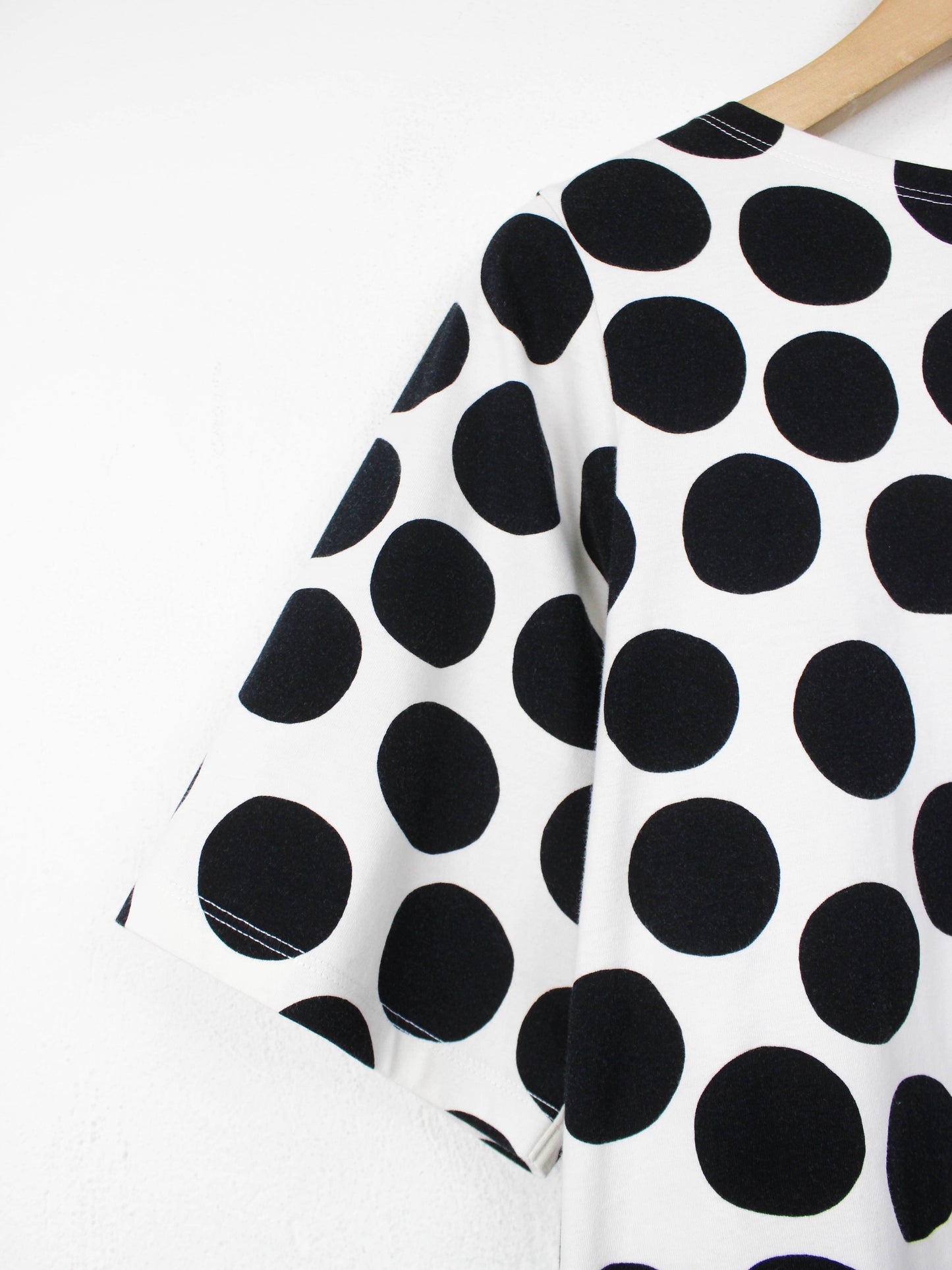 Футболка Marimekko x Uniqlo в горошок