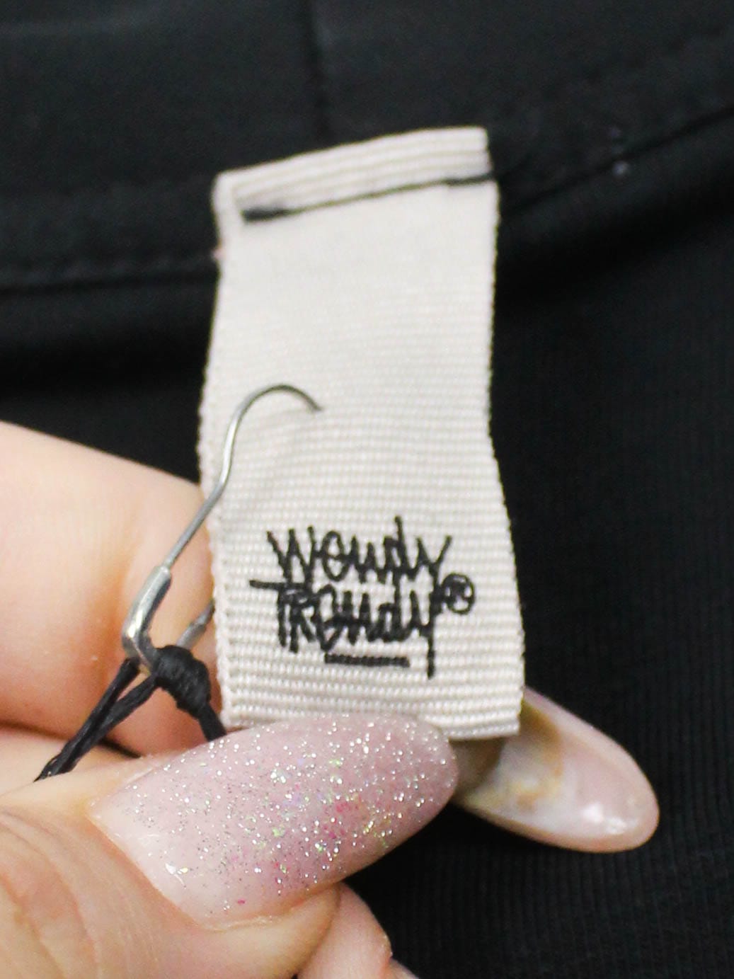 Чорна довга накидка Worldly Troubly