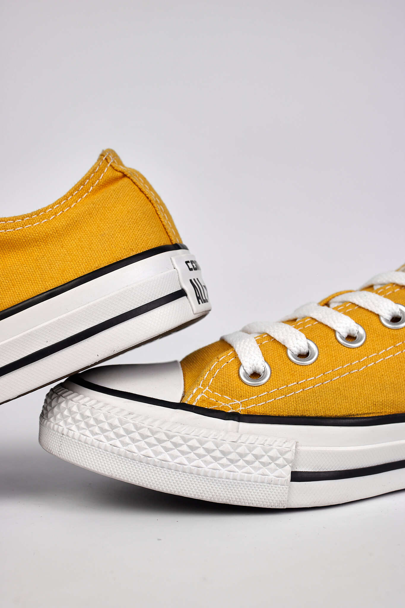 Converse Chuck Taylor Low Yellow