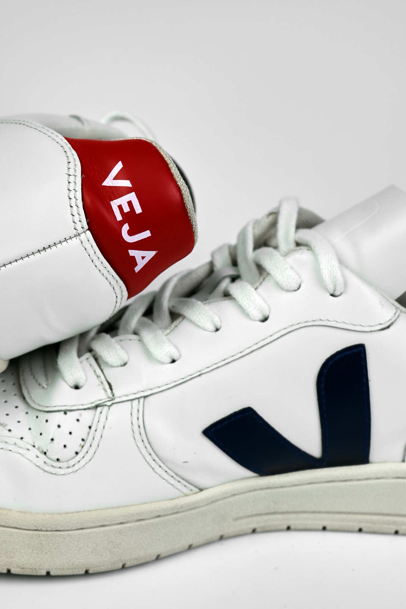 Veja 10 Leather