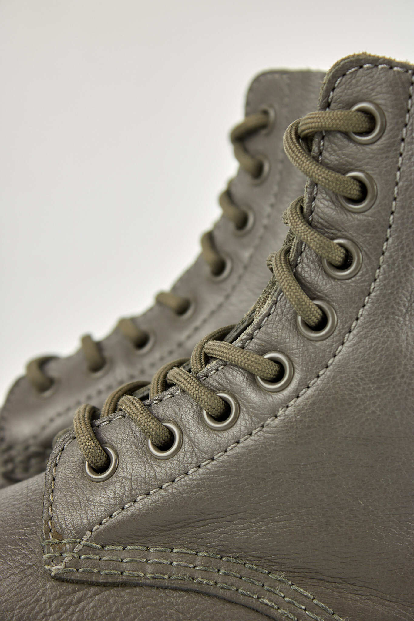 Dr. Martens 1460 Pascal Soft Leather Grey