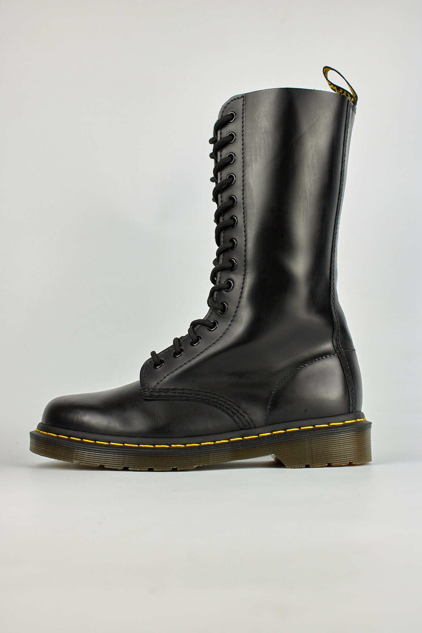 Dr. Martens 1914 Smooth Leather 14 Eyelets Black