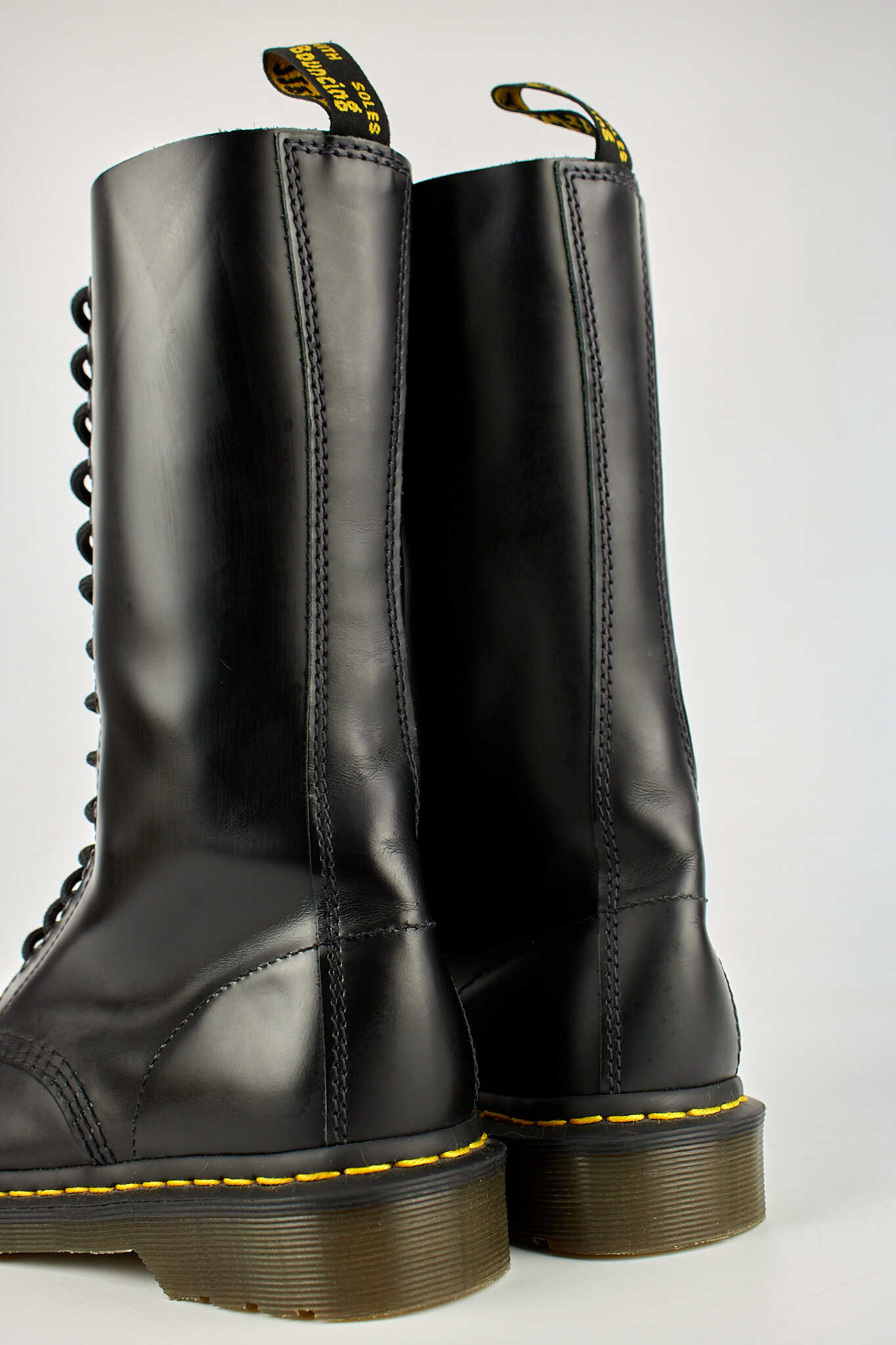 Dr. Martens 1914 Smooth Leather 14 Eyelets Black