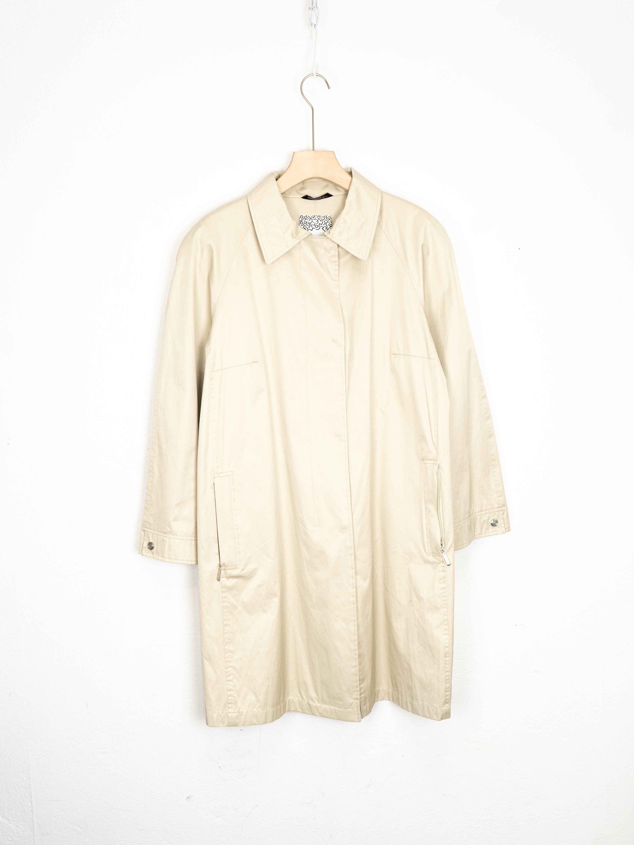 Бежевий дощовик на змійці