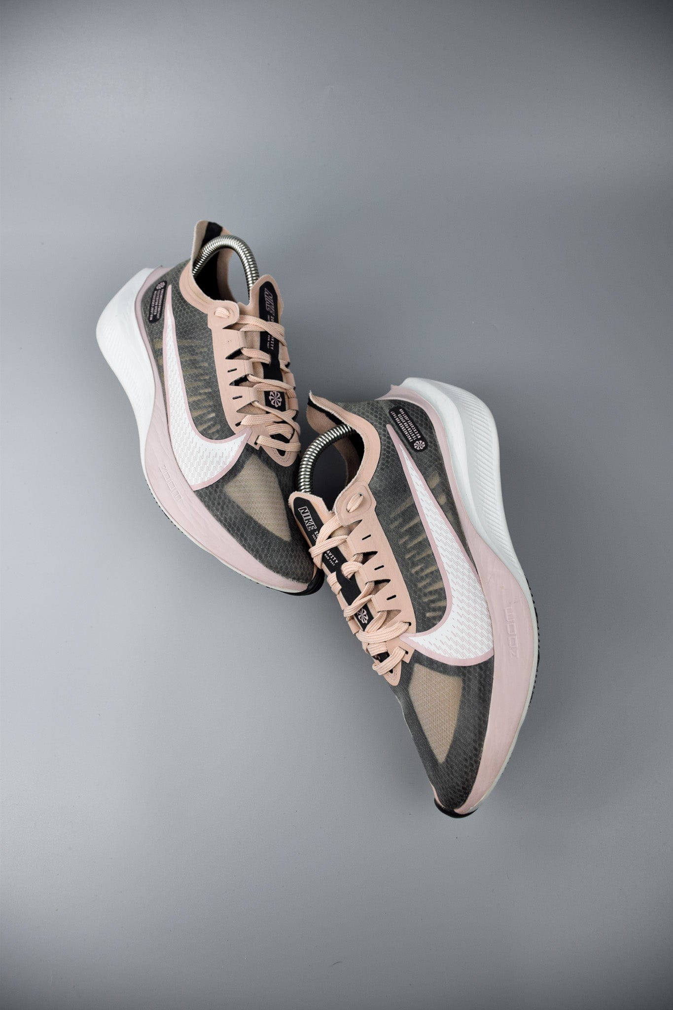 NIKE WMNS ZOOM GRAVITY