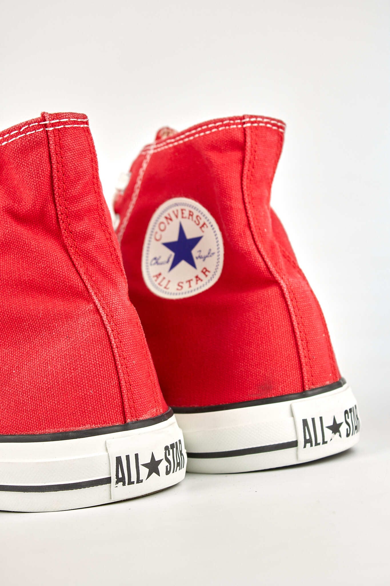 Converse Chuck Taylor Hi Red